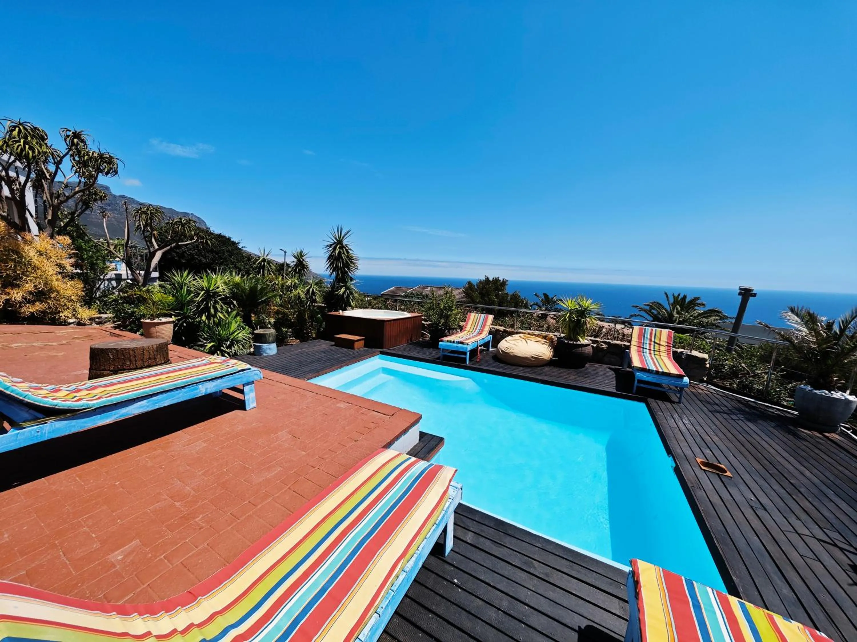 Pool view in Beachwood Camps Bay