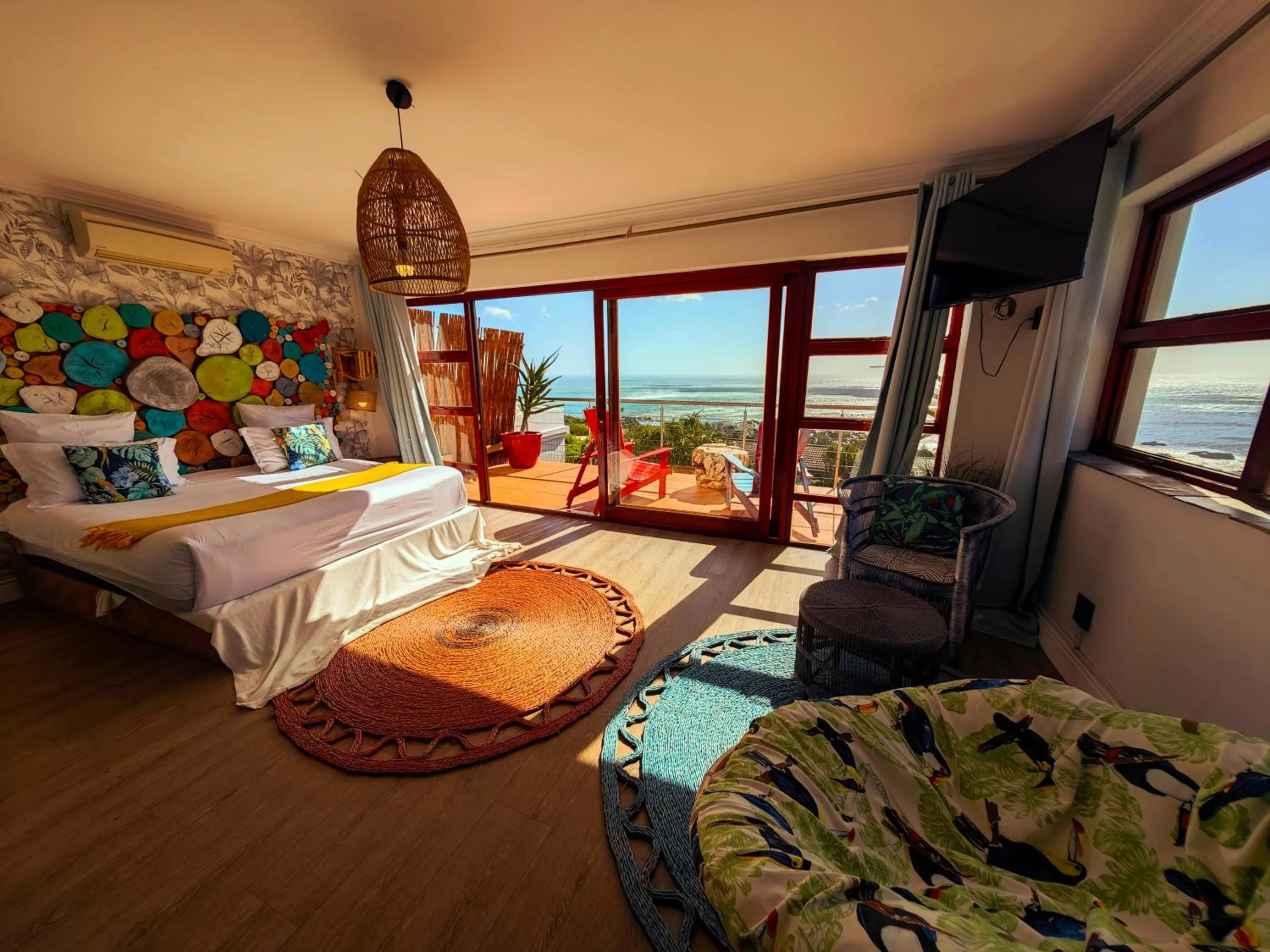 Photo of the whole room in Beachwood Camps Bay