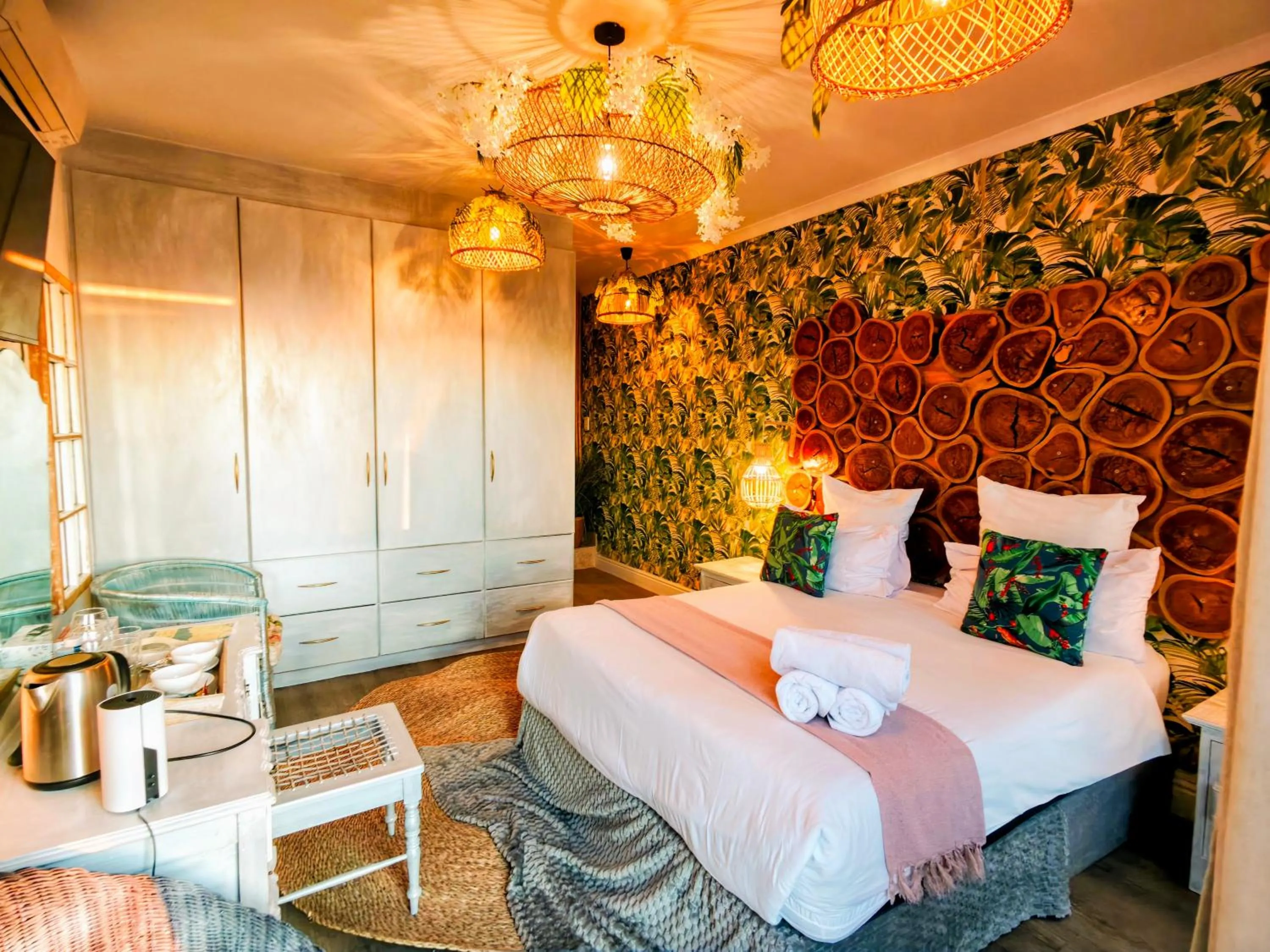 Photo of the whole room in Beachwood Camps Bay