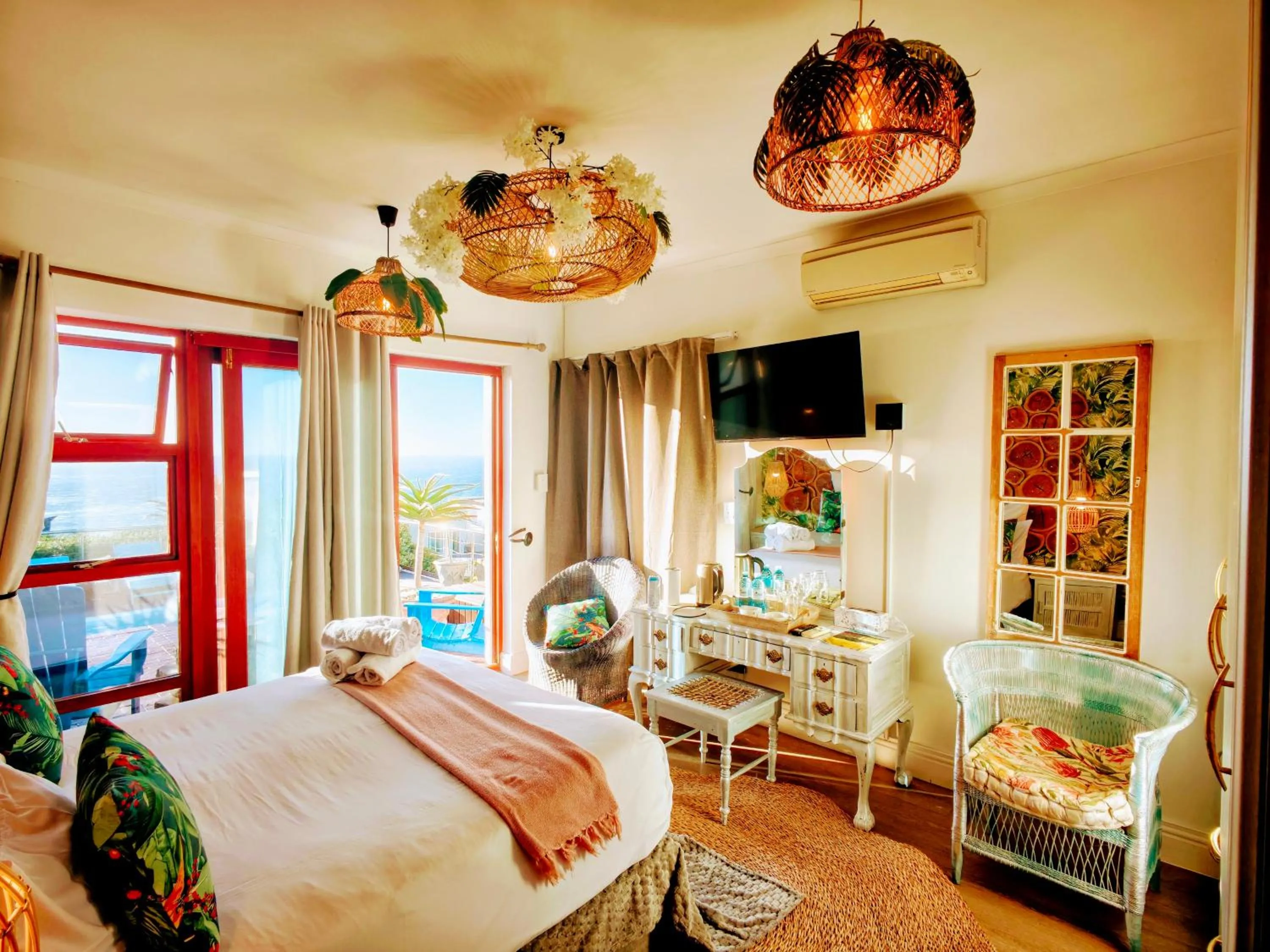 Bed in Beachwood Camps Bay