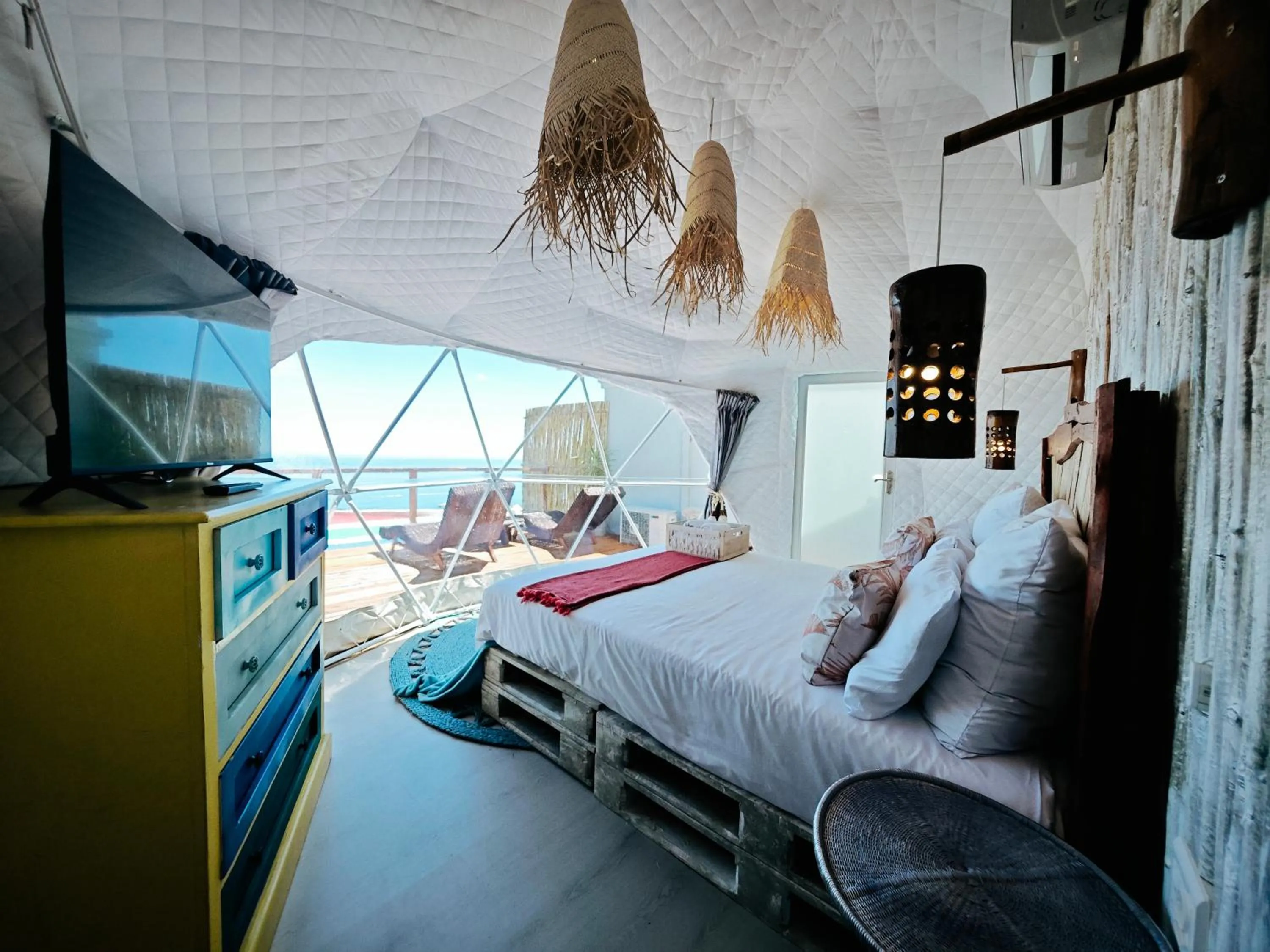 Bed in Beachwood Camps Bay