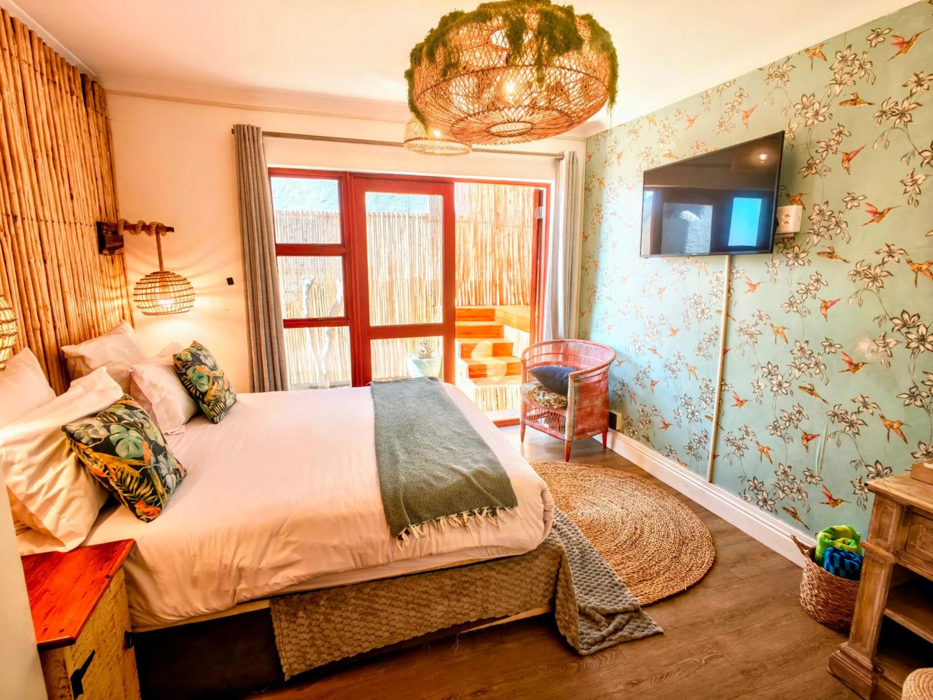 TV and multimedia in Beachwood Camps Bay