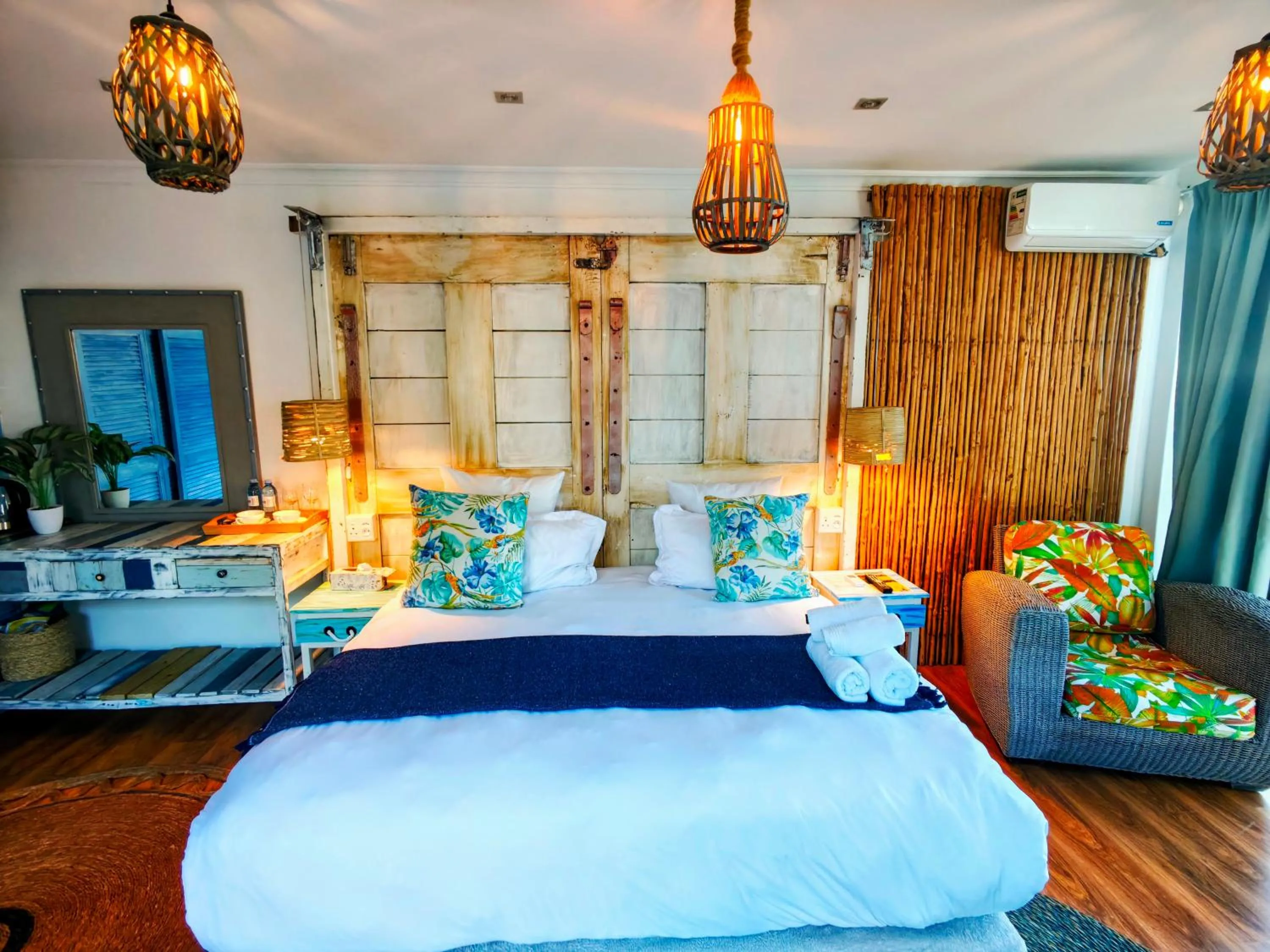 Bed in Beachwood Camps Bay
