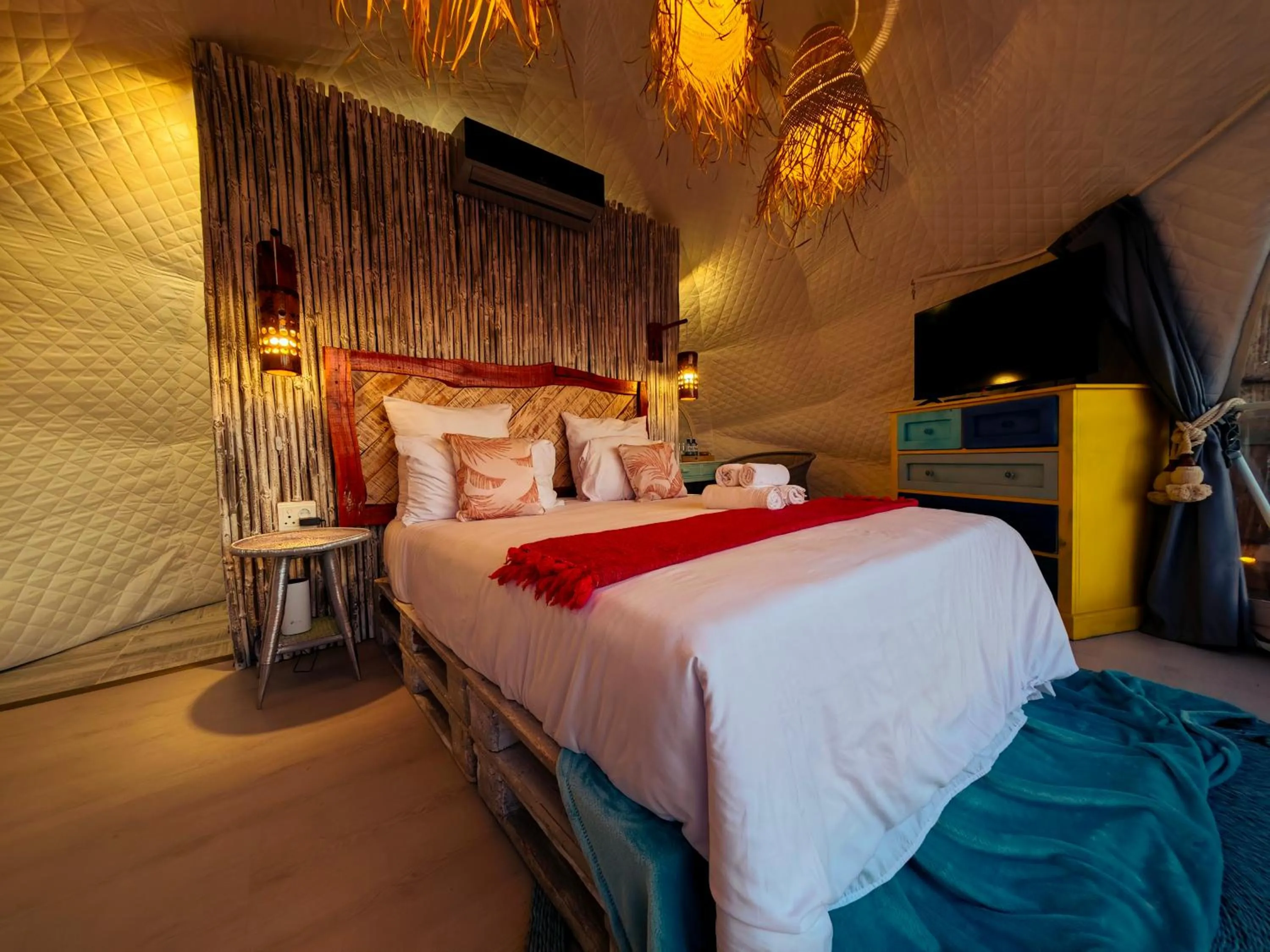 Photo of the whole room in Beachwood Camps Bay