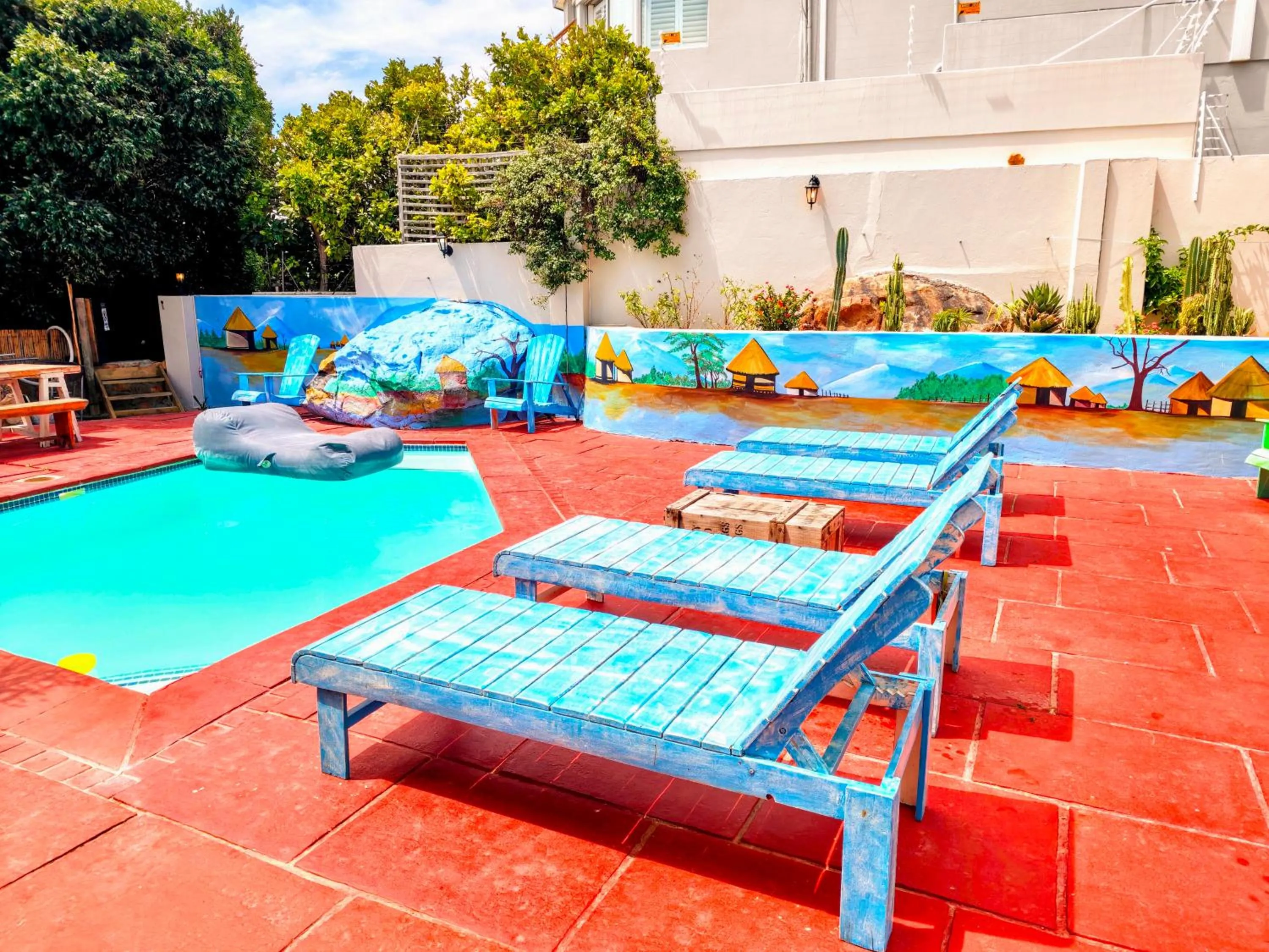 Swimming pool in Beachwood Camps Bay