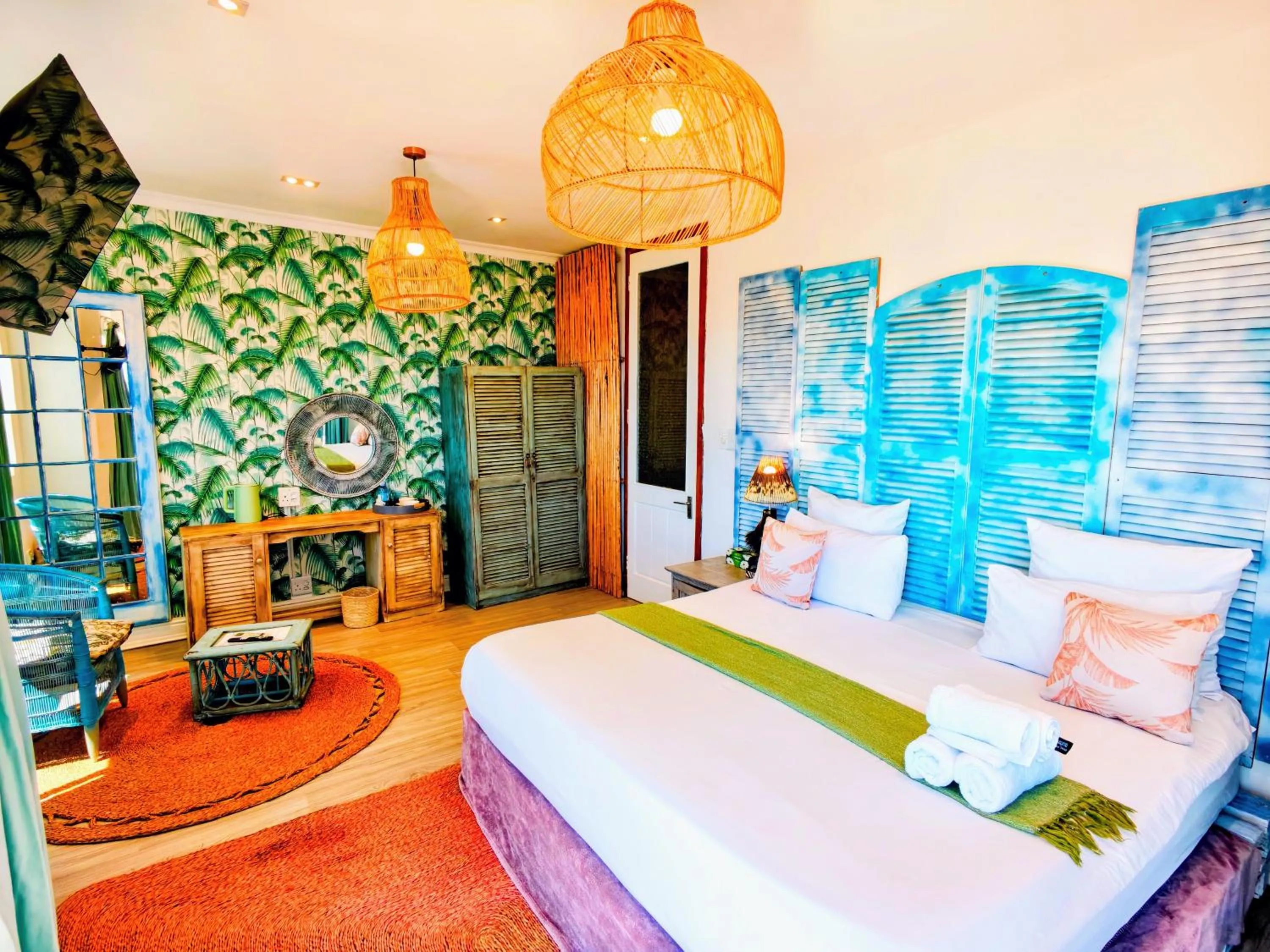 Bed in Beachwood Camps Bay