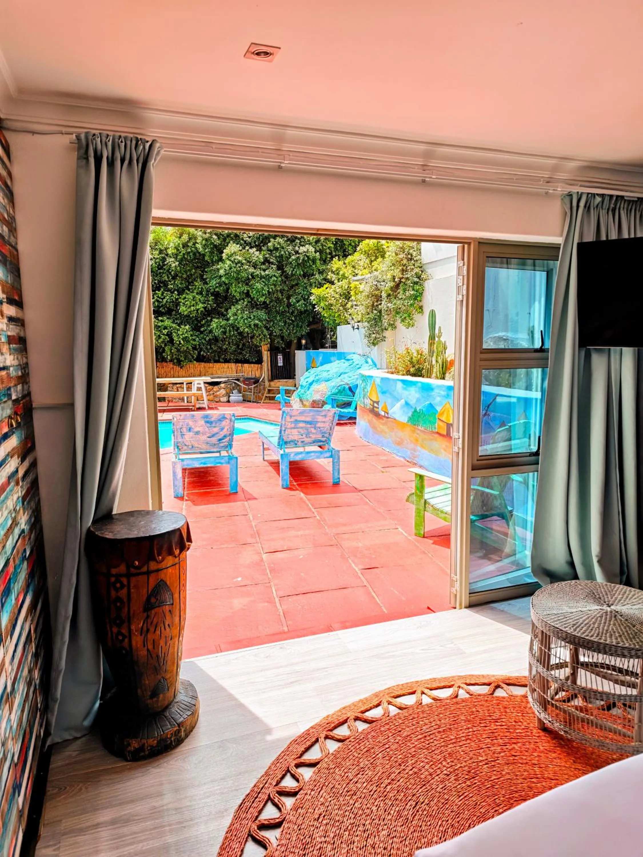 Pool view in Beachwood Camps Bay