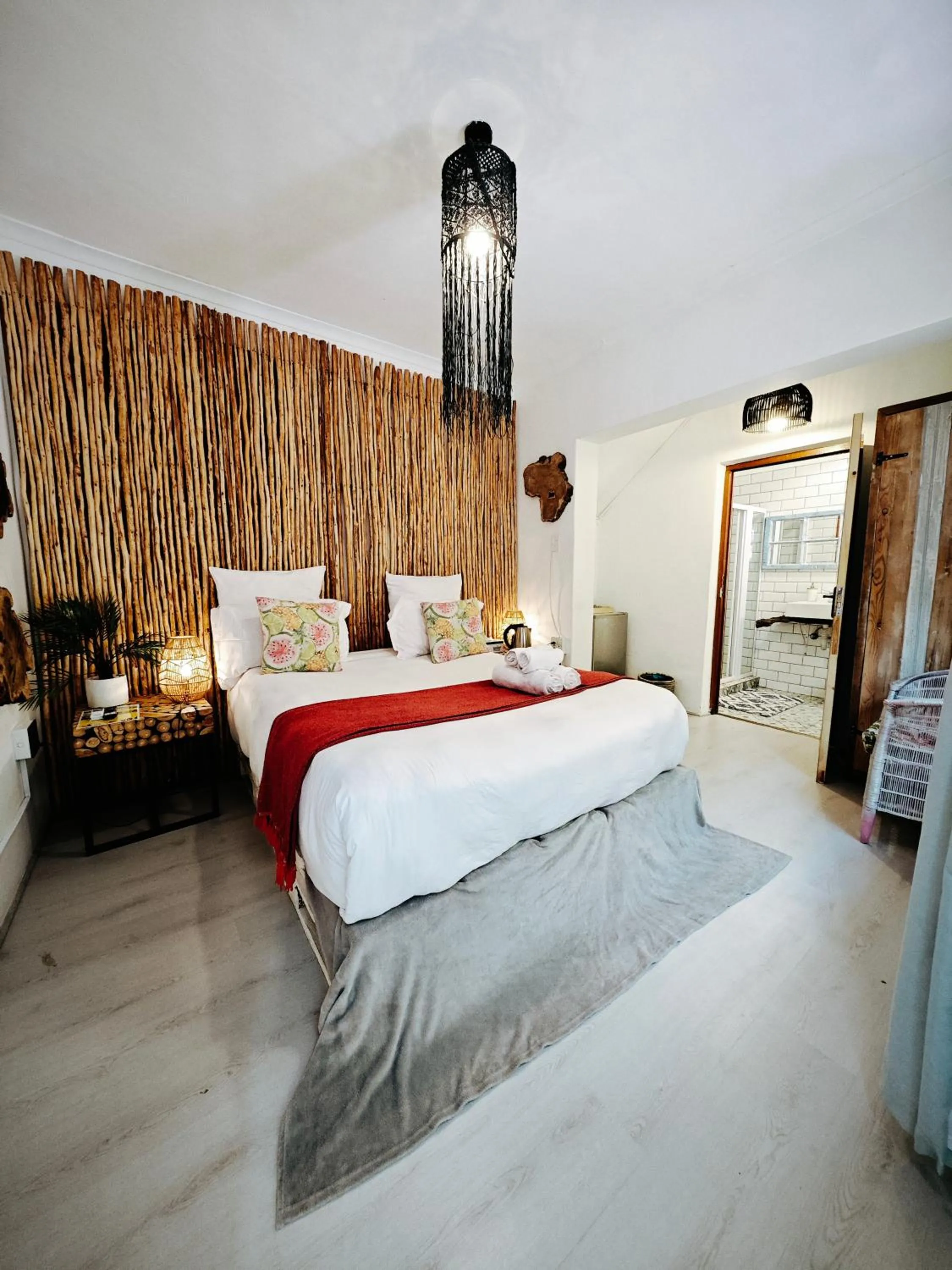 Photo of the whole room in Beachwood Camps Bay