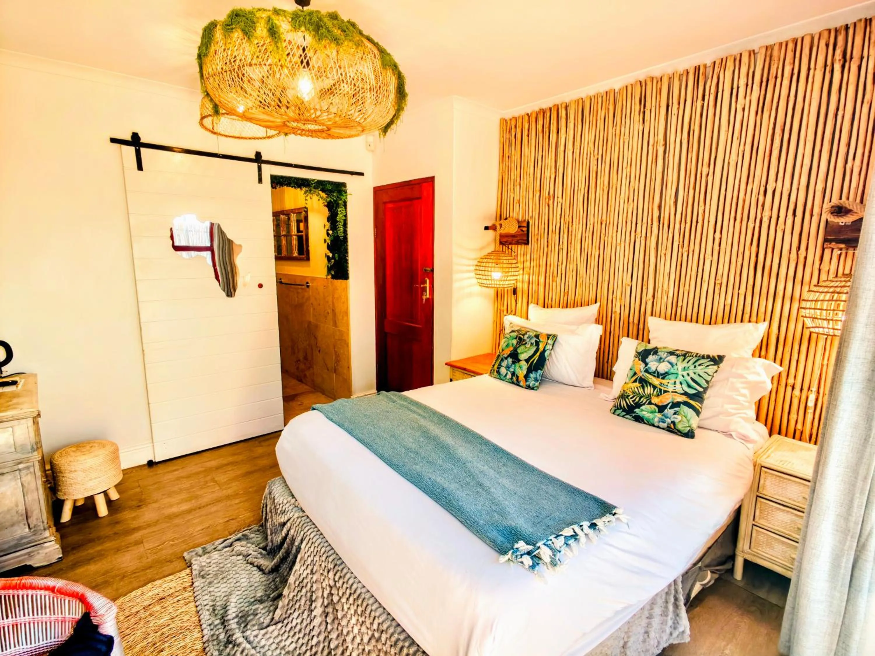Photo of the whole room in Beachwood Camps Bay