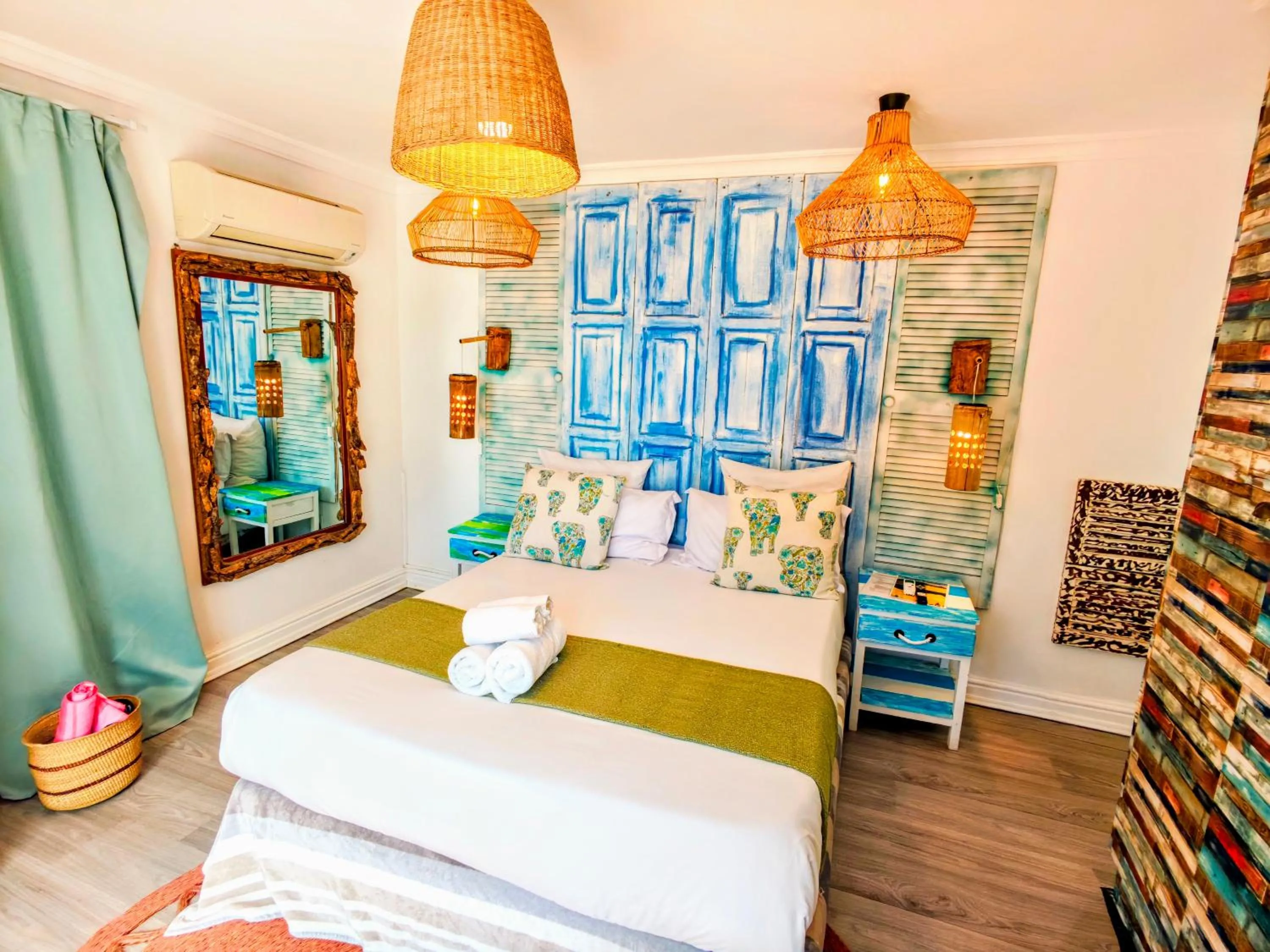 Photo of the whole room in Beachwood Camps Bay