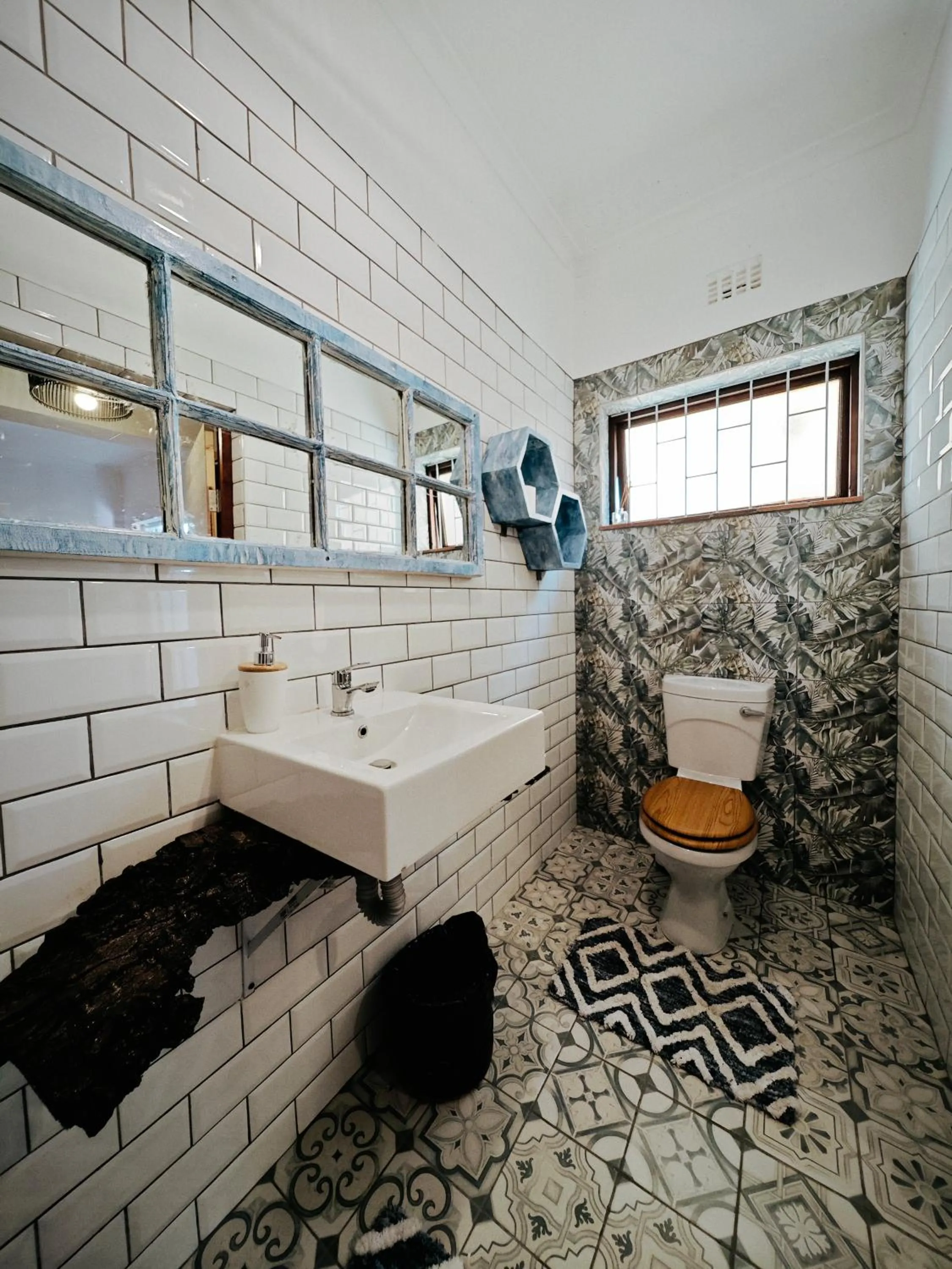 Bathroom in Beachwood Camps Bay