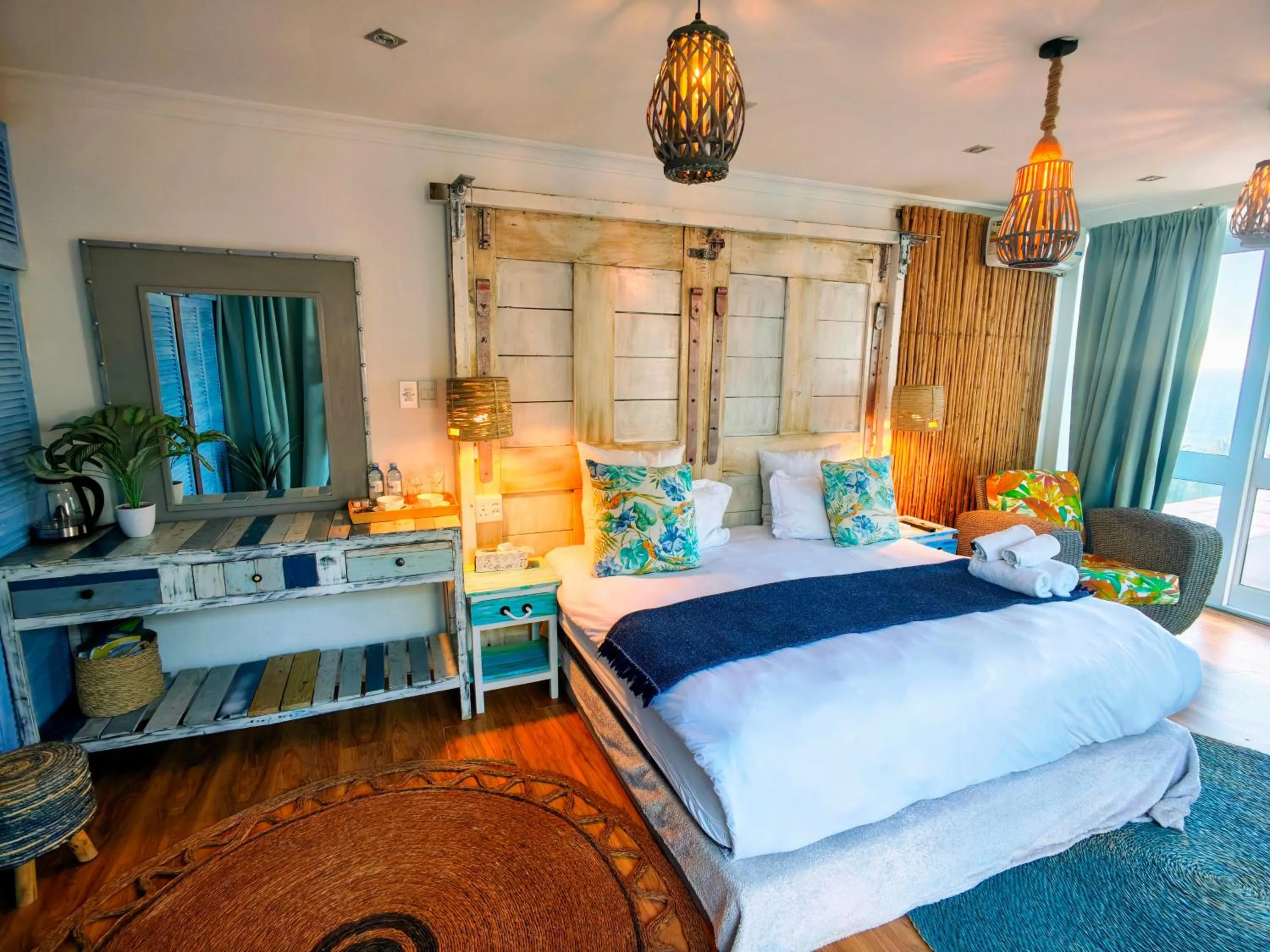 Bed in Beachwood Camps Bay