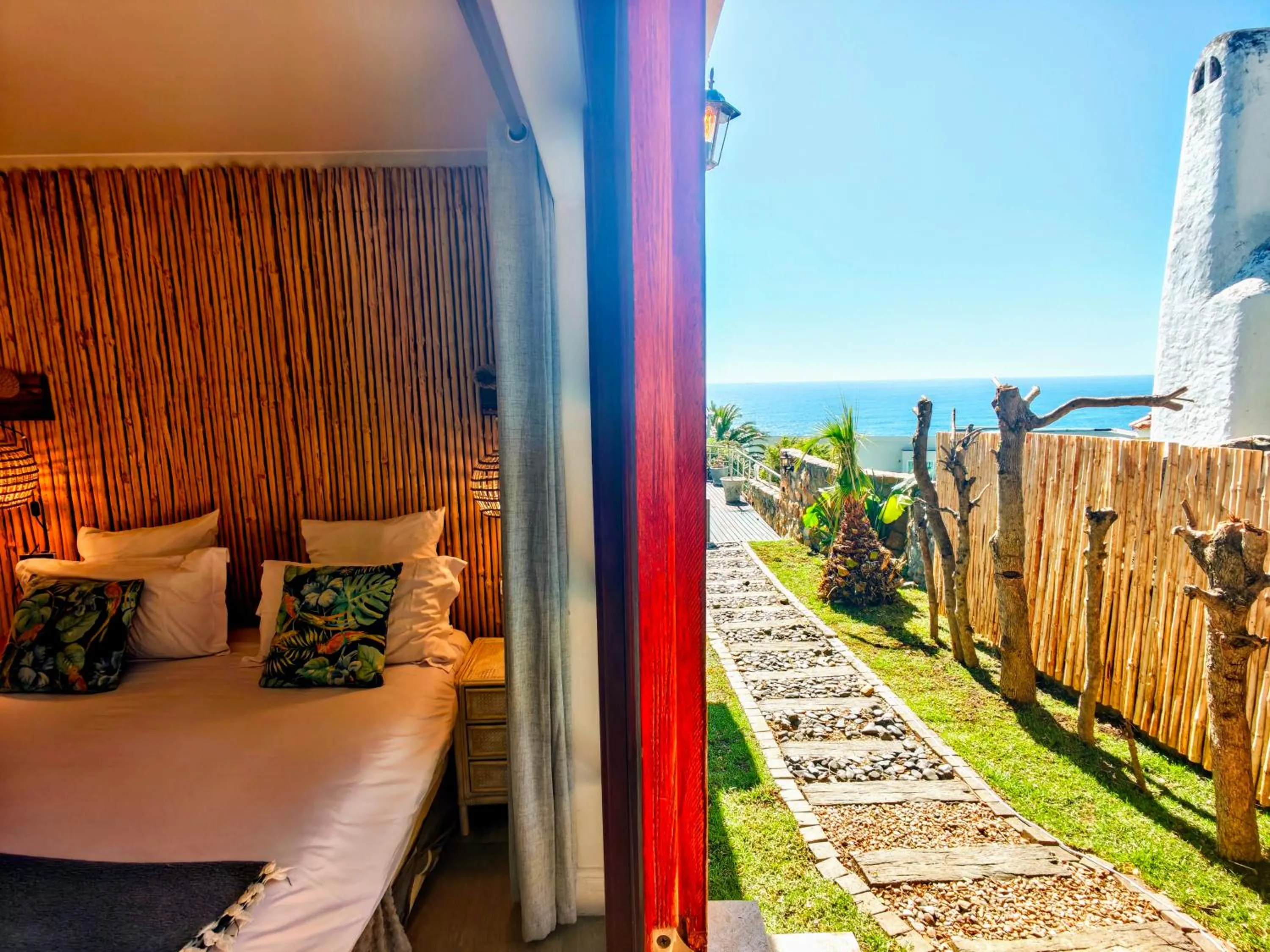 Bed in Beachwood Camps Bay