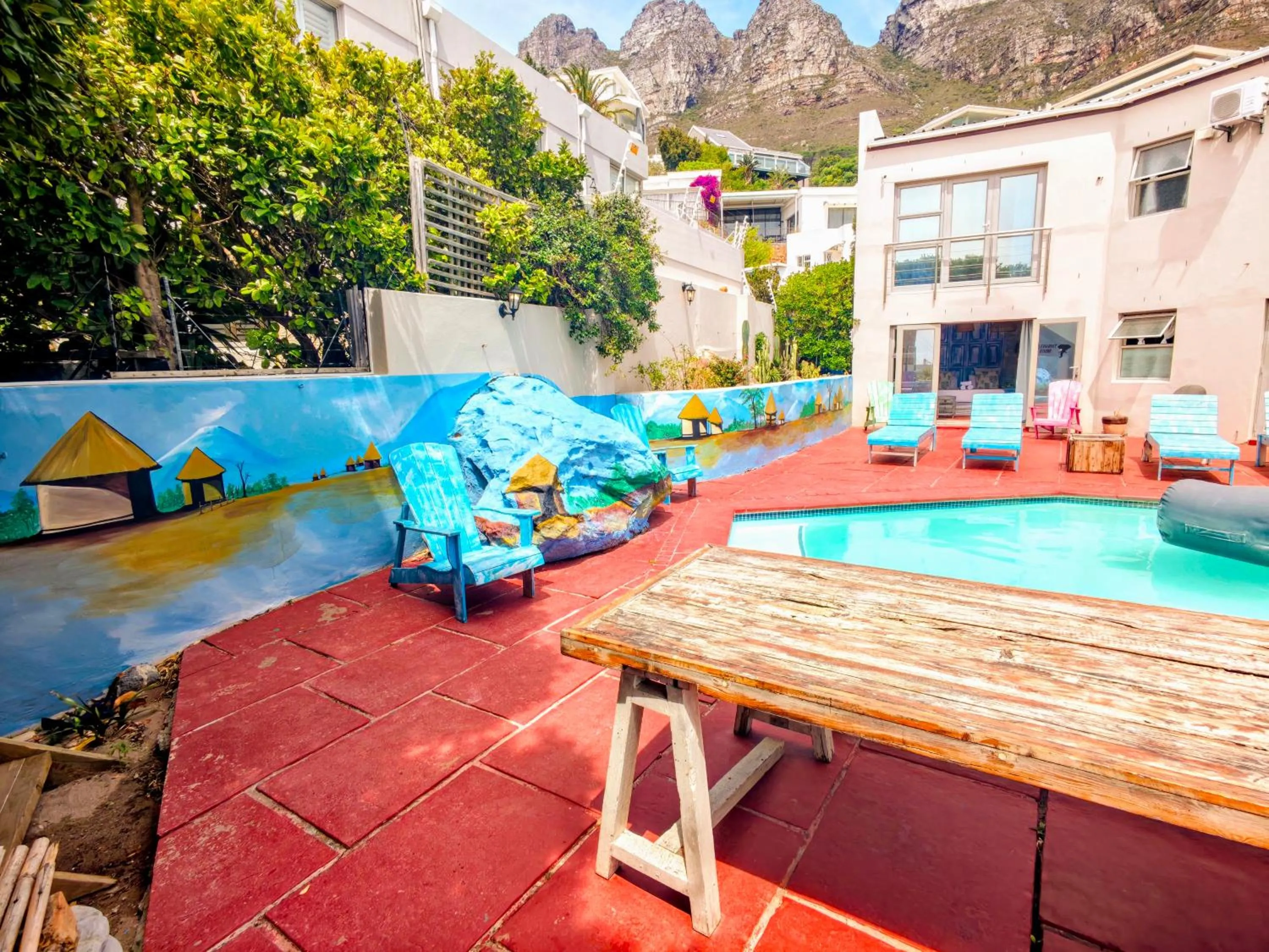 Swimming pool in Beachwood Camps Bay
