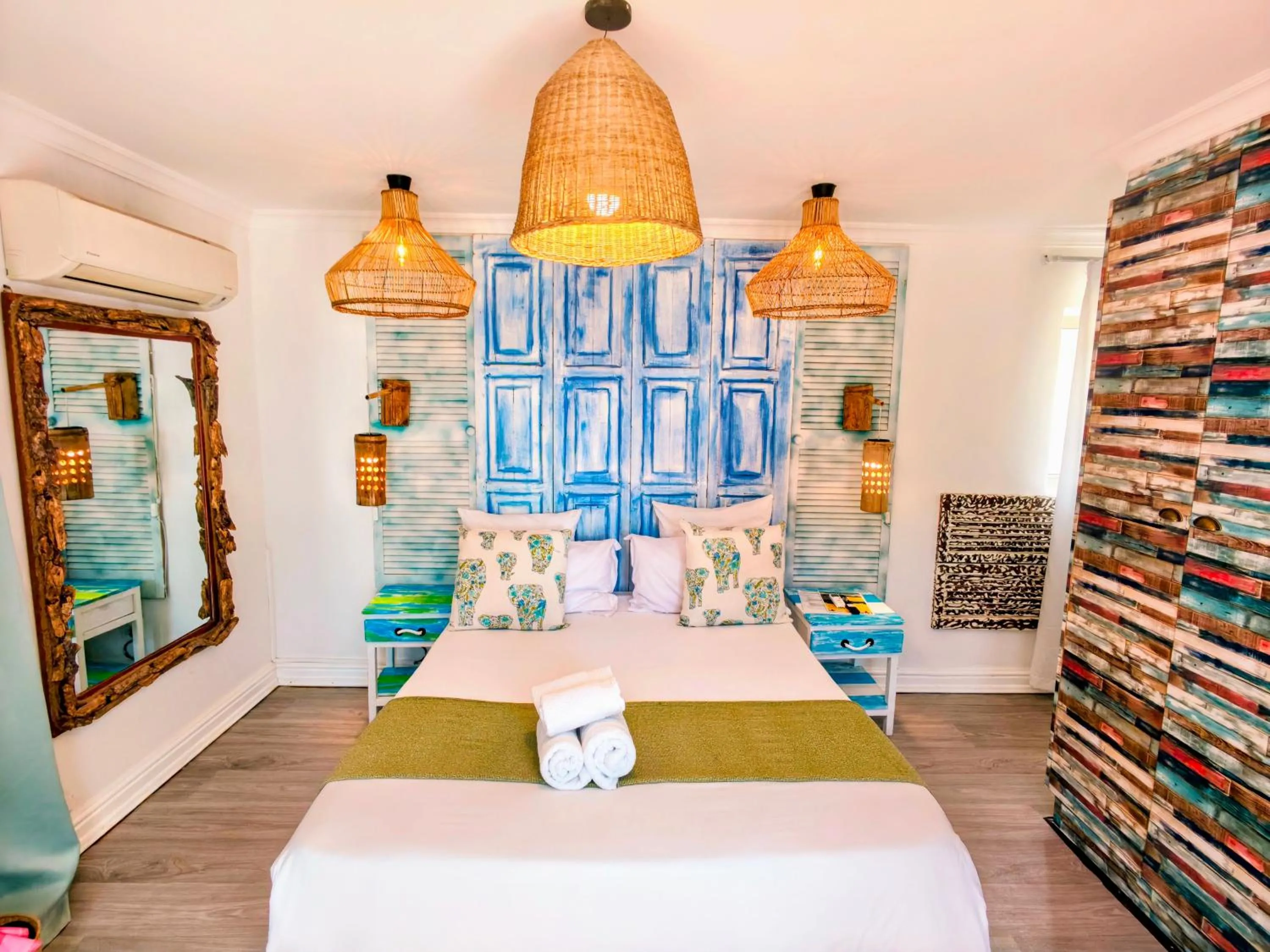 Bed in Beachwood Camps Bay