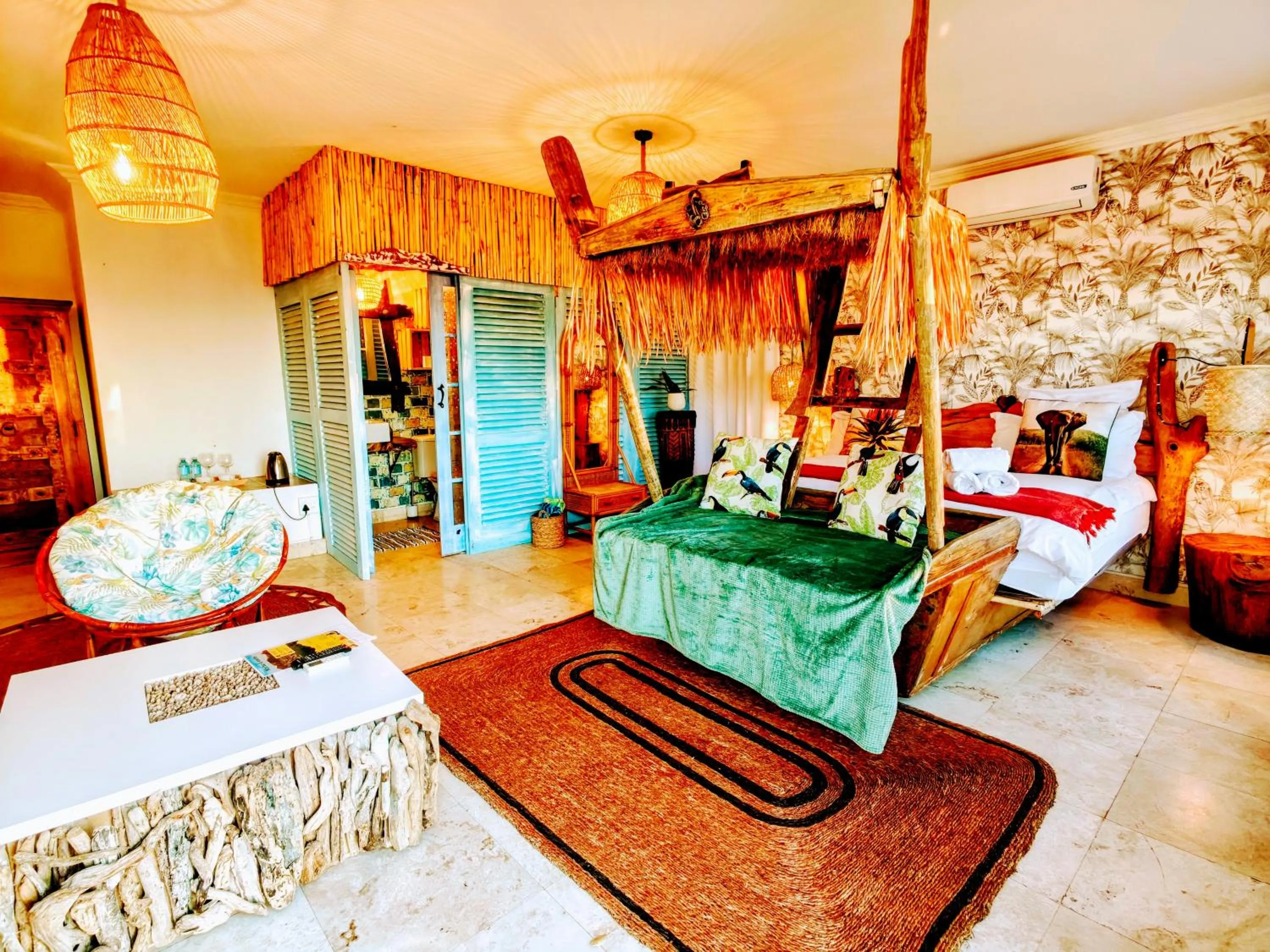 Bed in Beachwood Camps Bay
