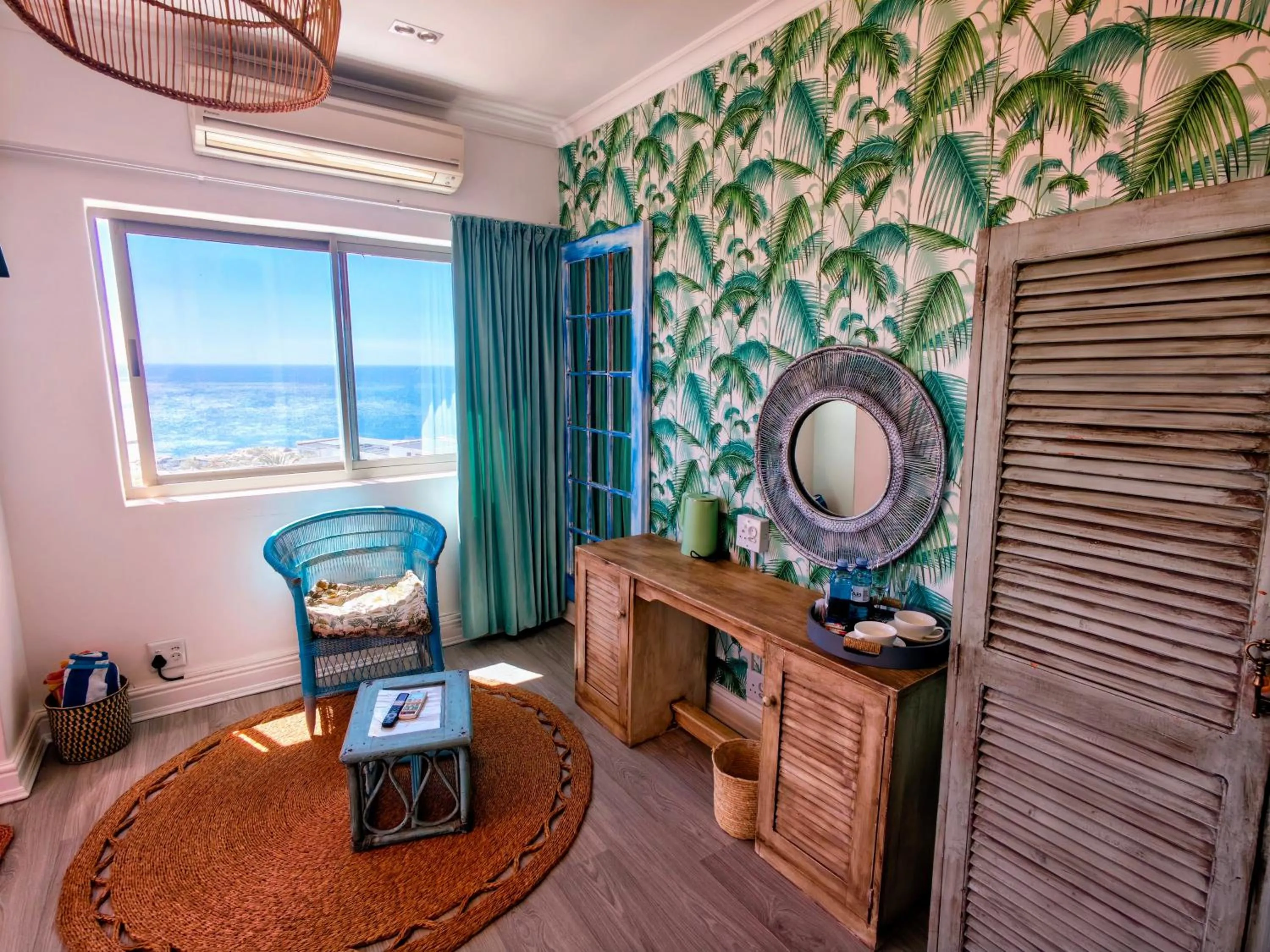 TV and multimedia in Beachwood Camps Bay