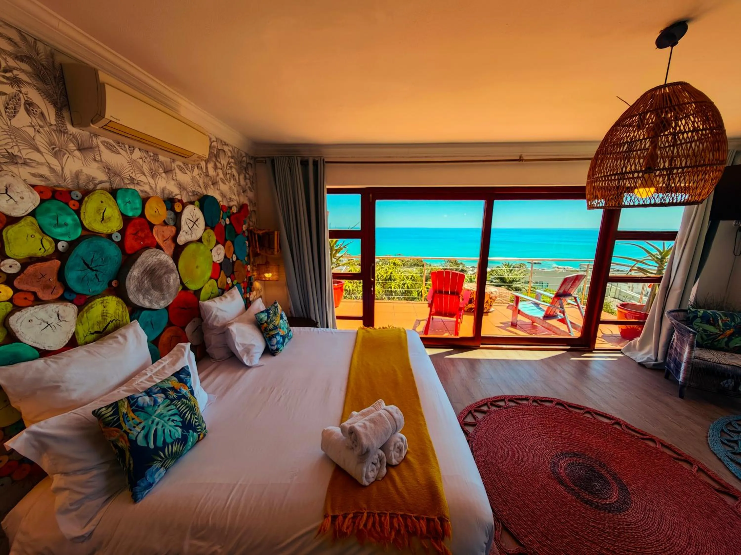 Bed in Beachwood Camps Bay