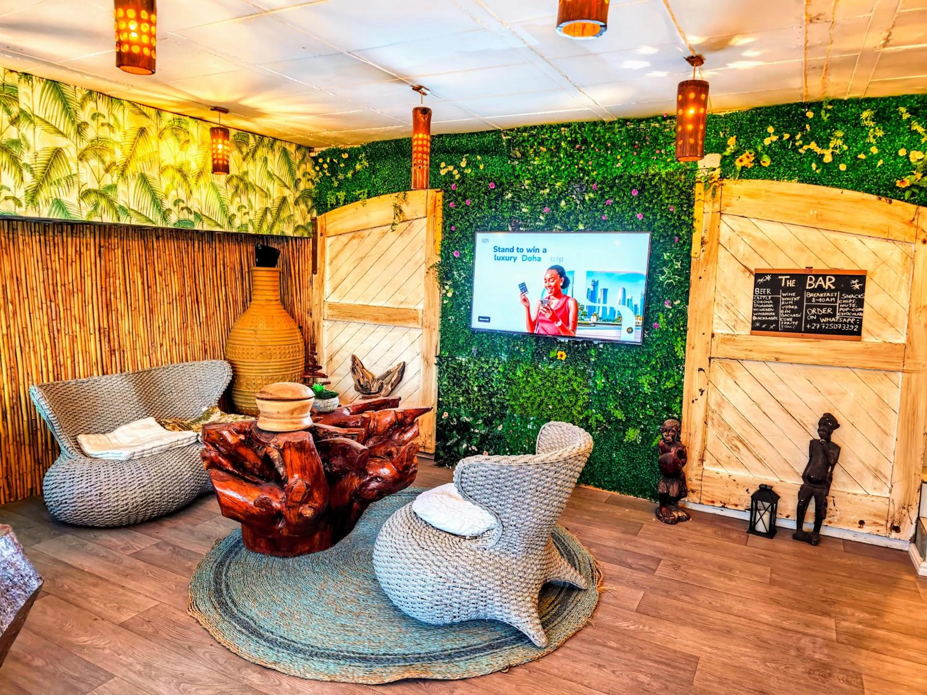Communal lounge/ TV room in Beachwood Camps Bay