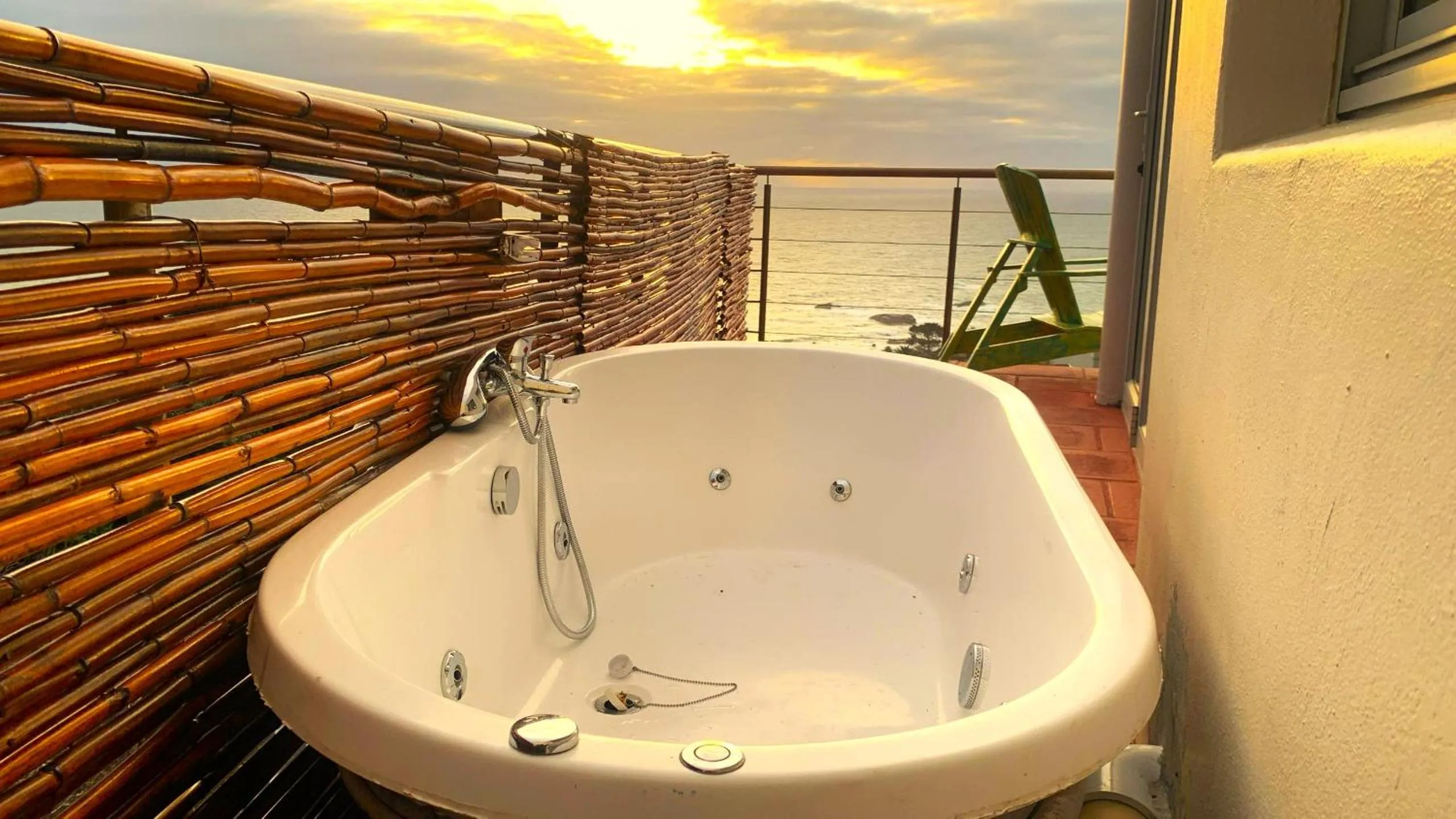 Bath in Beachwood Camps Bay
