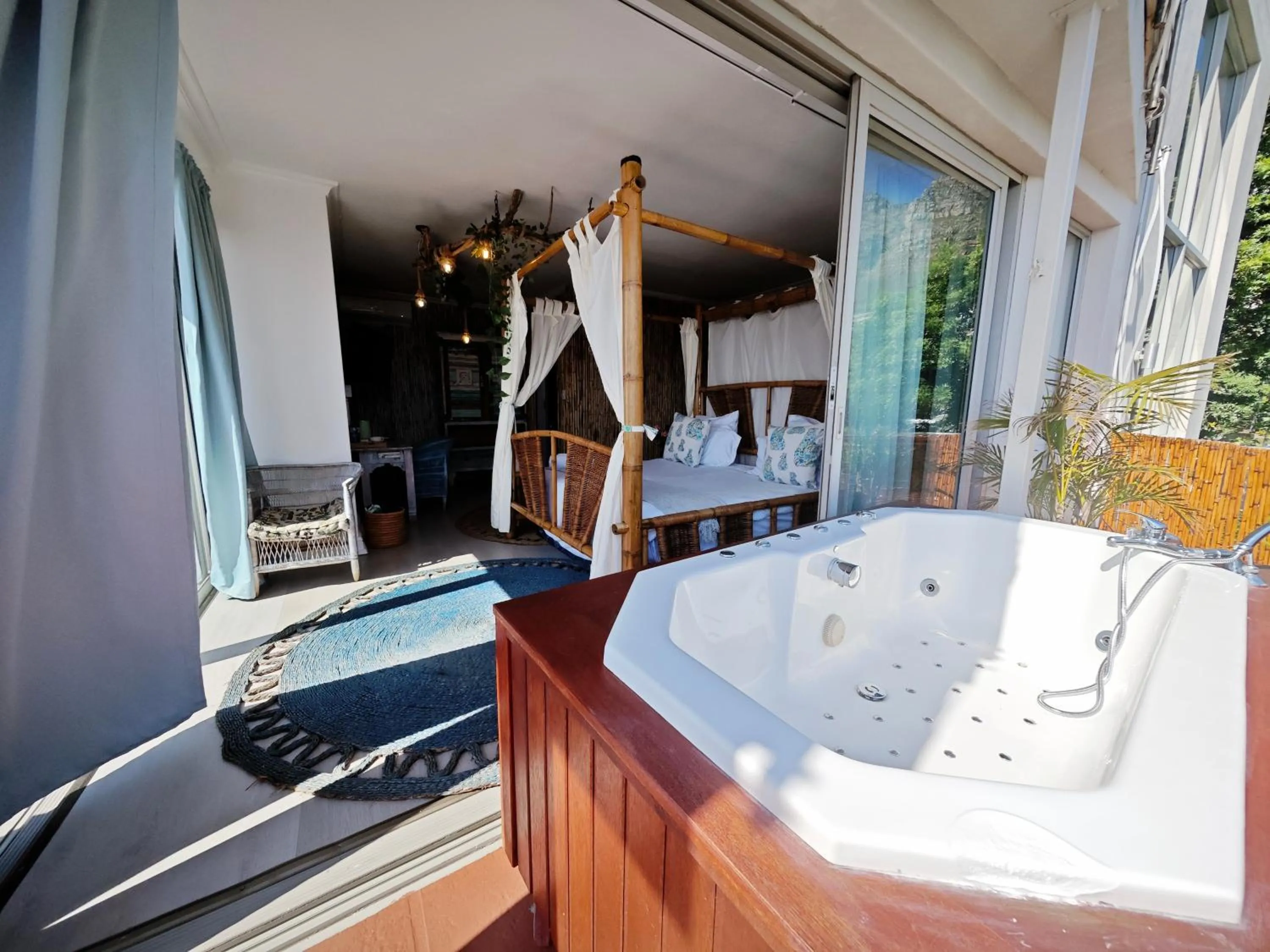 Hot Tub in Beachwood Camps Bay