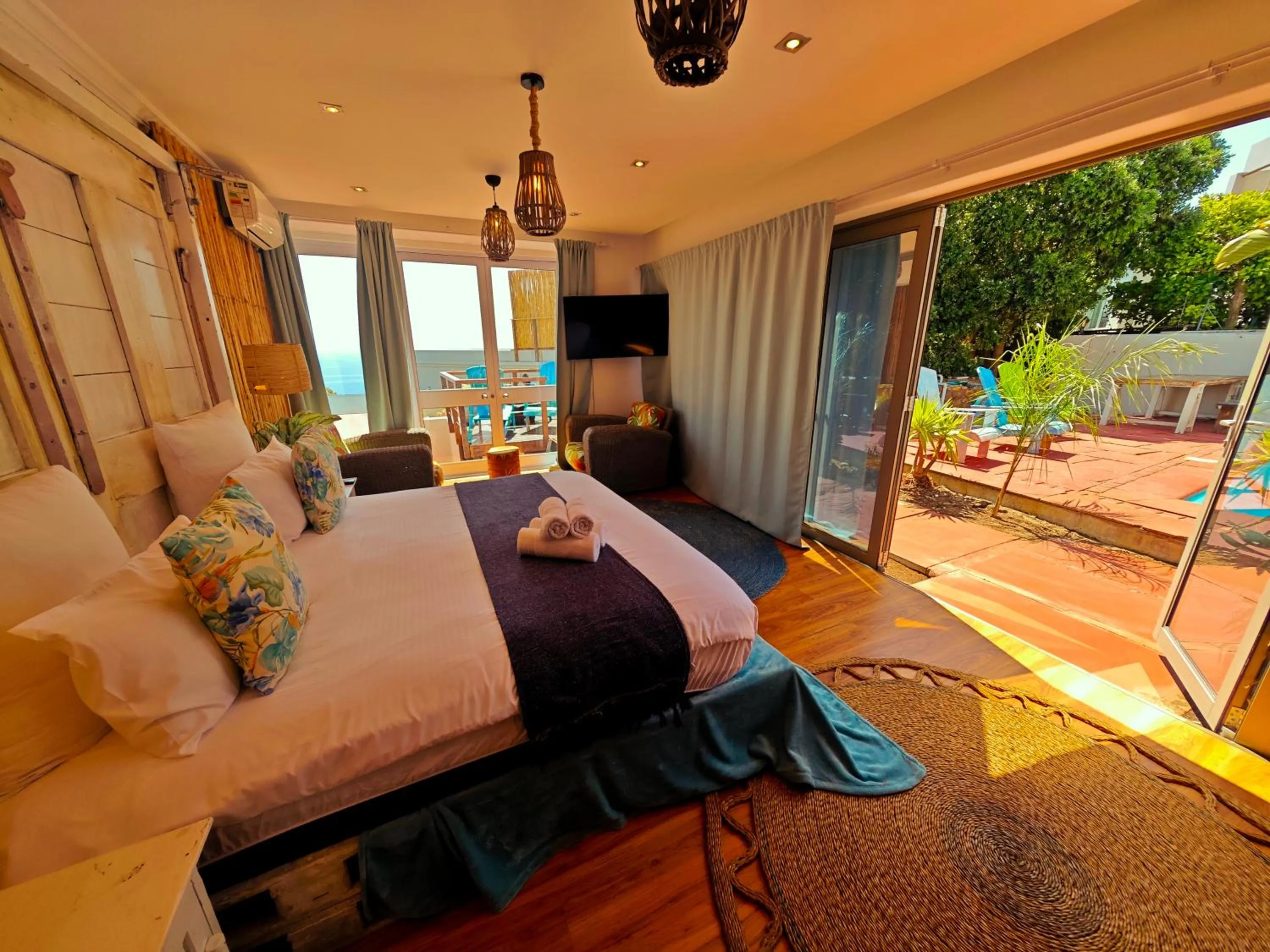 Photo of the whole room in Beachwood Camps Bay