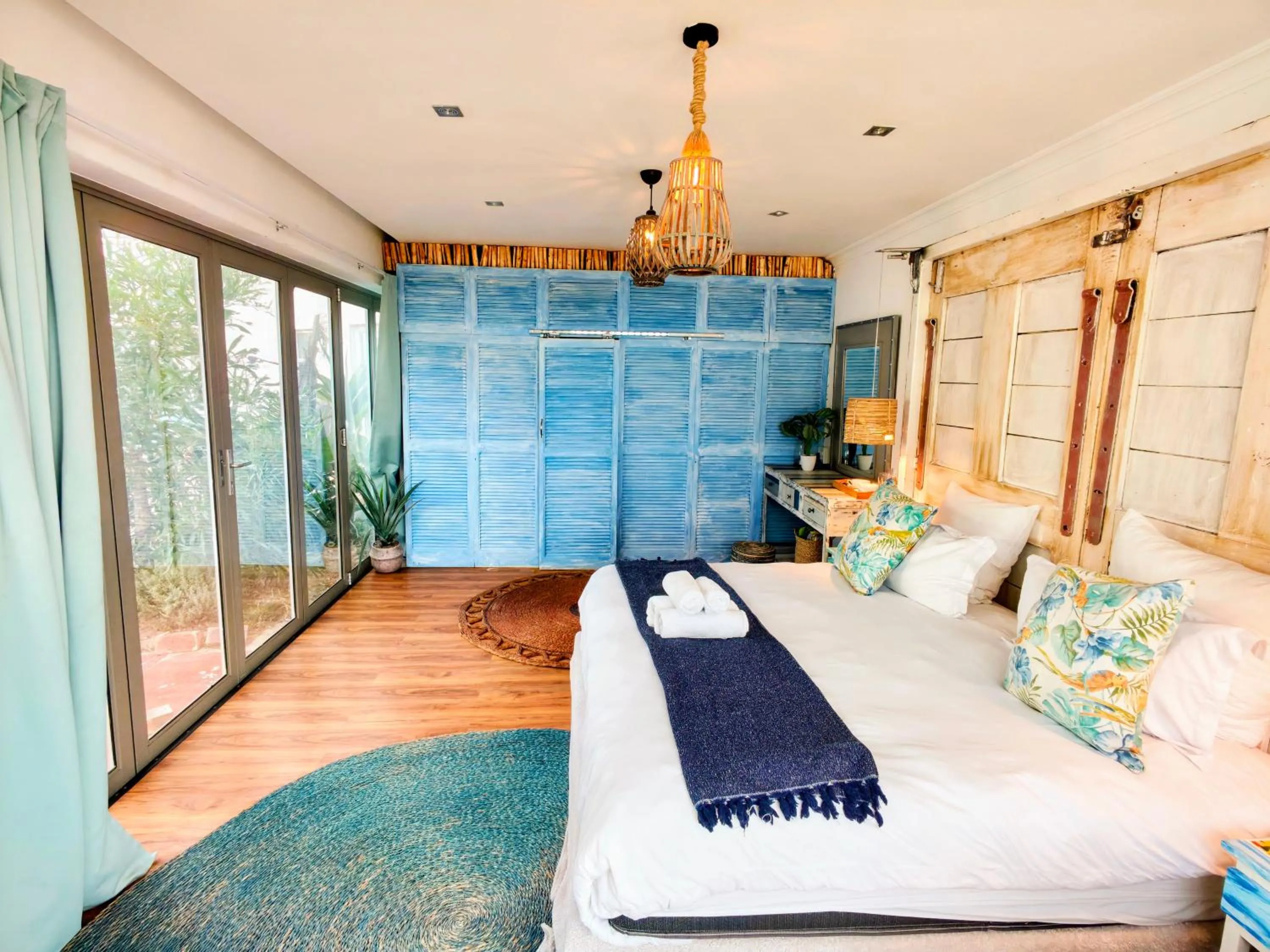 Bed in Beachwood Camps Bay