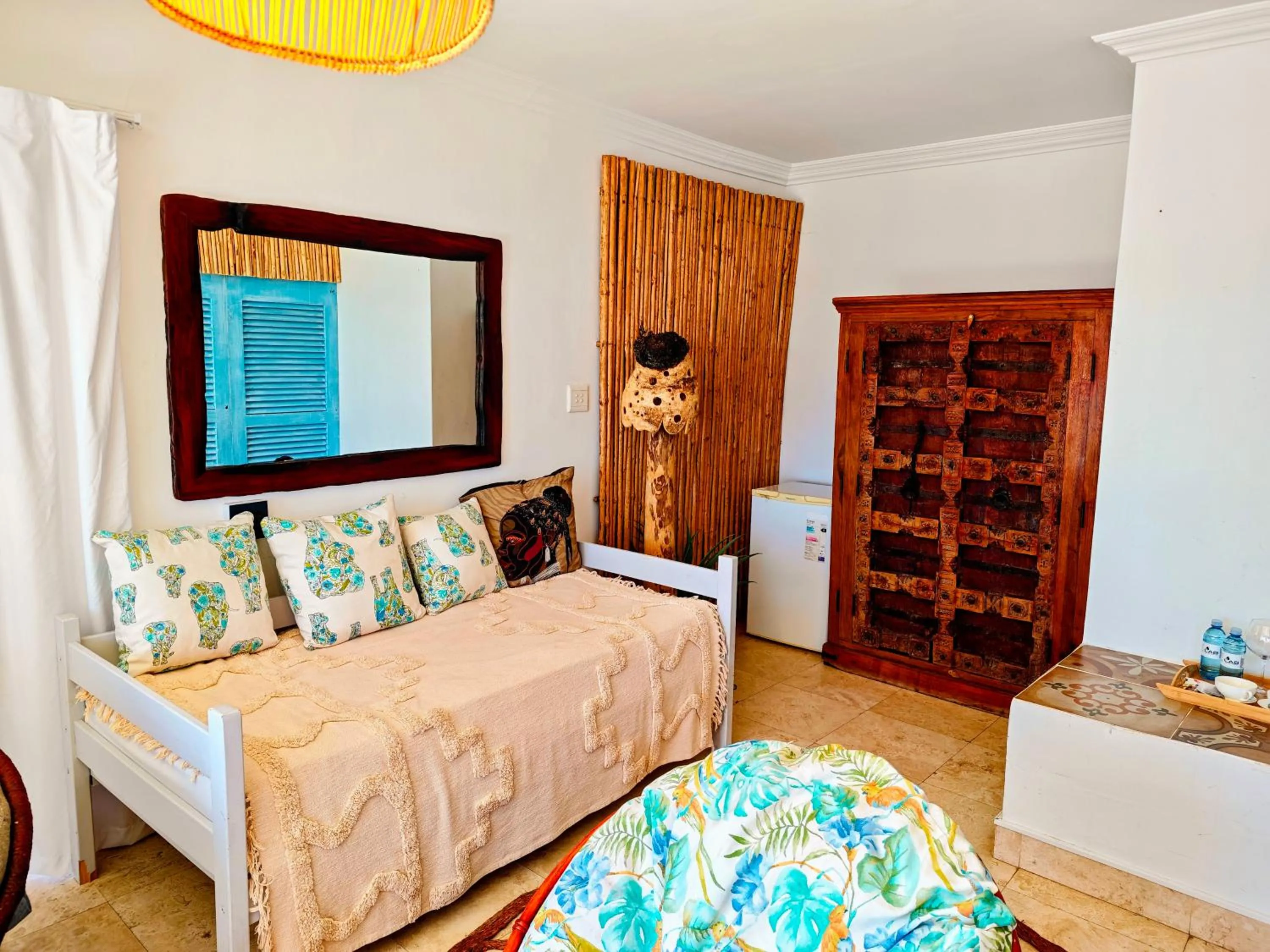 Photo of the whole room in Beachwood Camps Bay