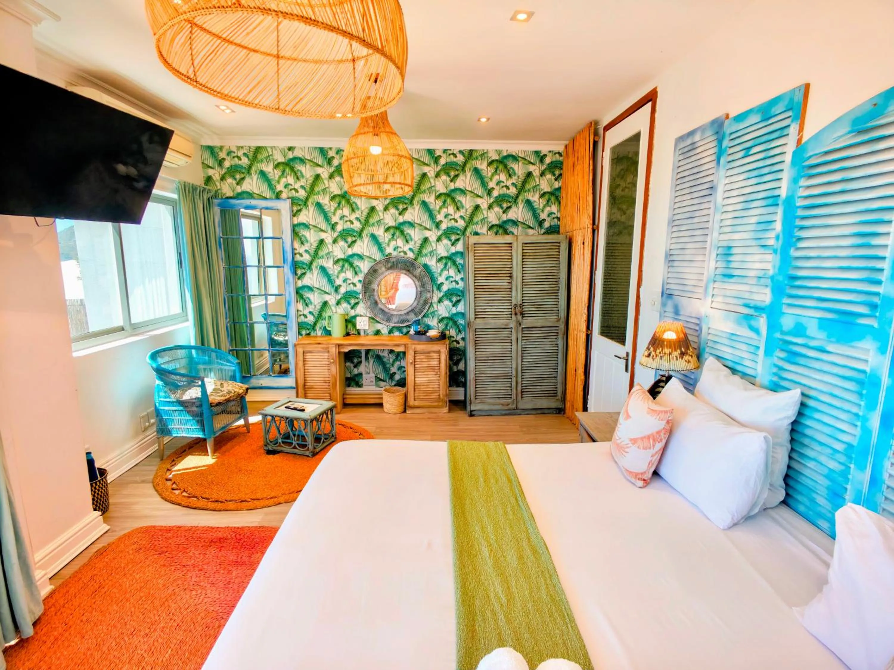 Photo of the whole room in Beachwood Camps Bay