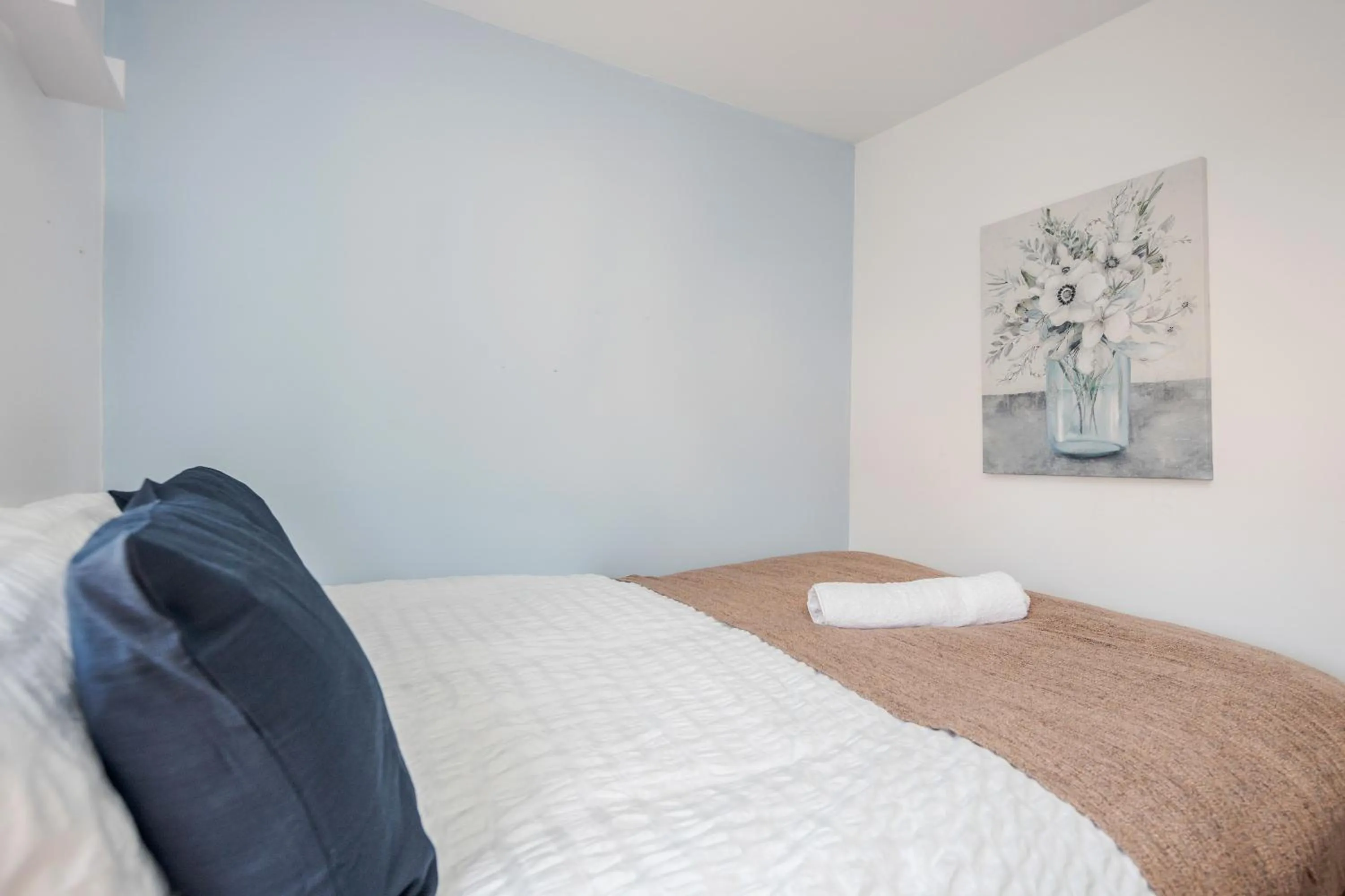 Bed in Spacious Stay I 5 BDR House with Modern Amenities I Parking I WiFi