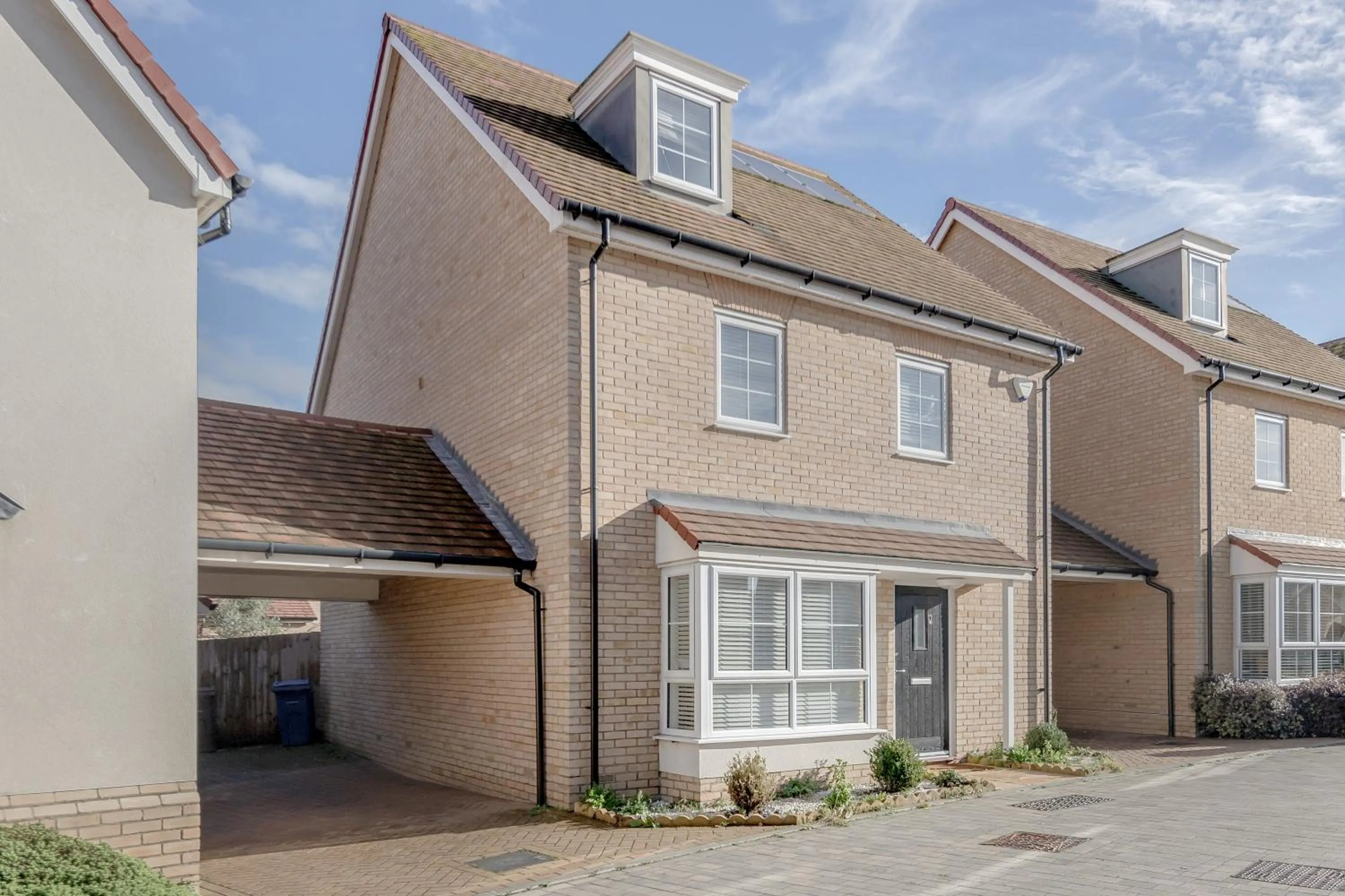 Property building in Spacious Stay I 5 BDR House with Modern Amenities I Parking I WiFi
