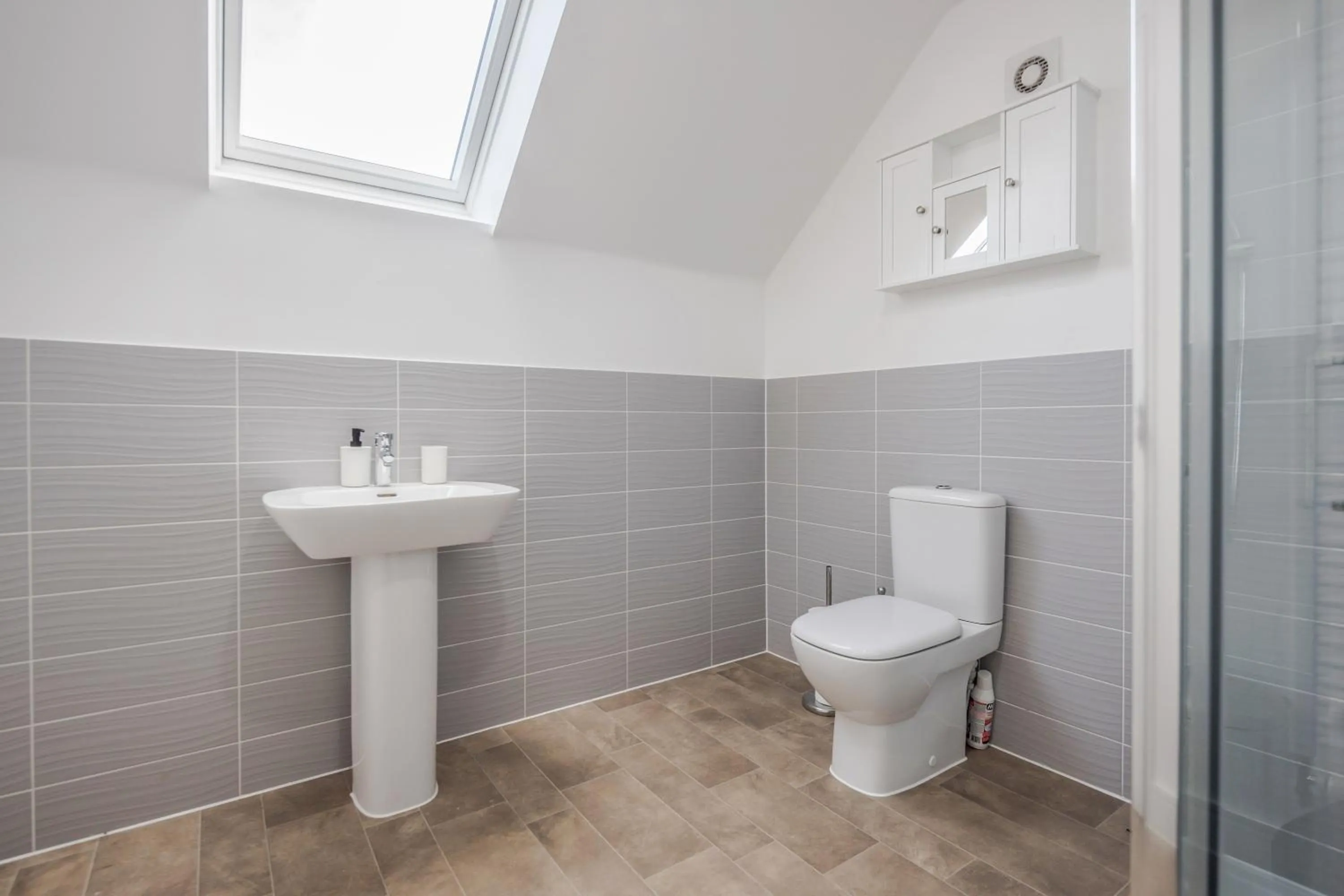 Toilet in Spacious Stay I 5 BDR House with Modern Amenities I Parking I WiFi
