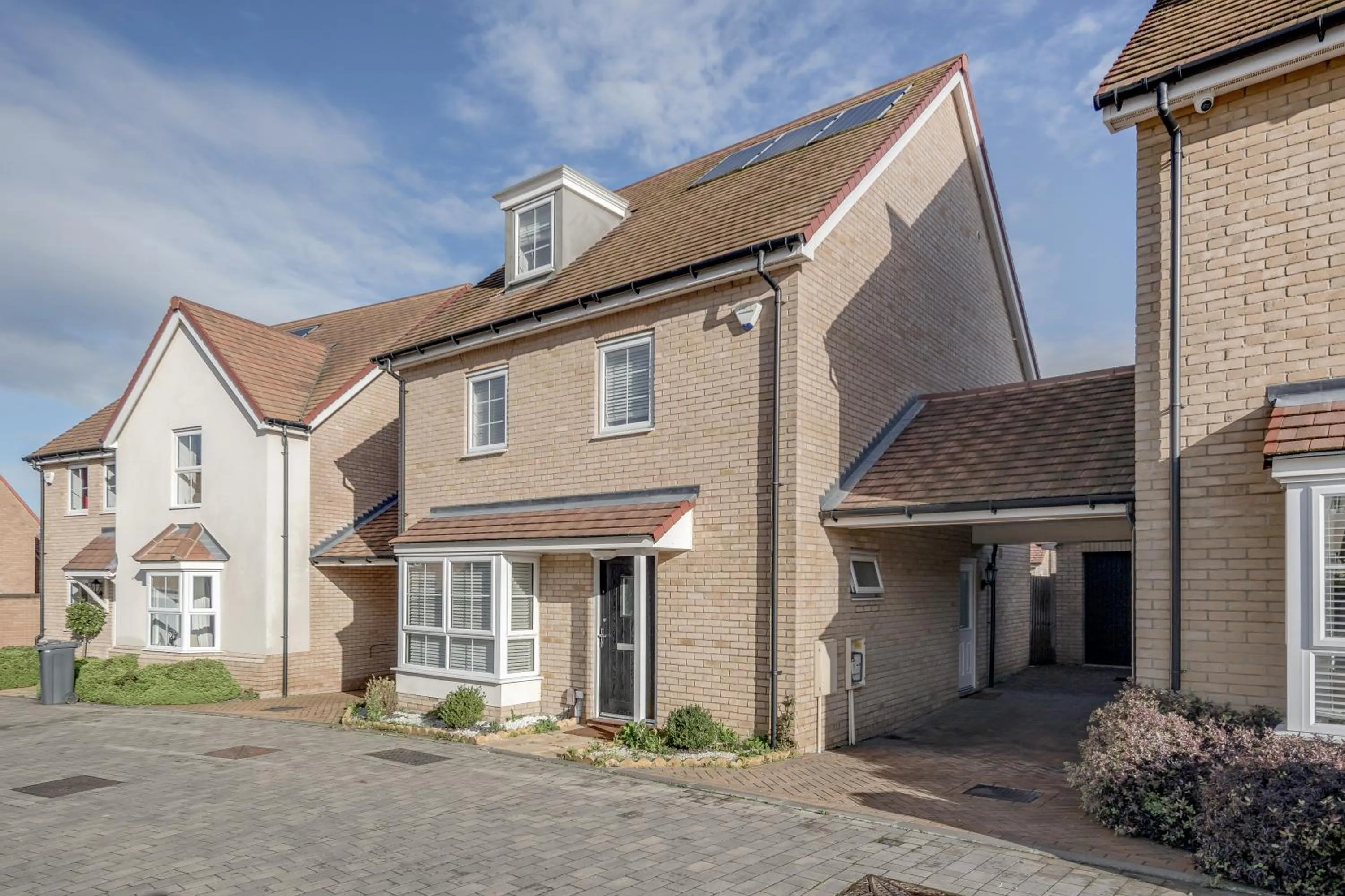 Property building in Spacious Stay I 5 BDR House with Modern Amenities I Parking I WiFi