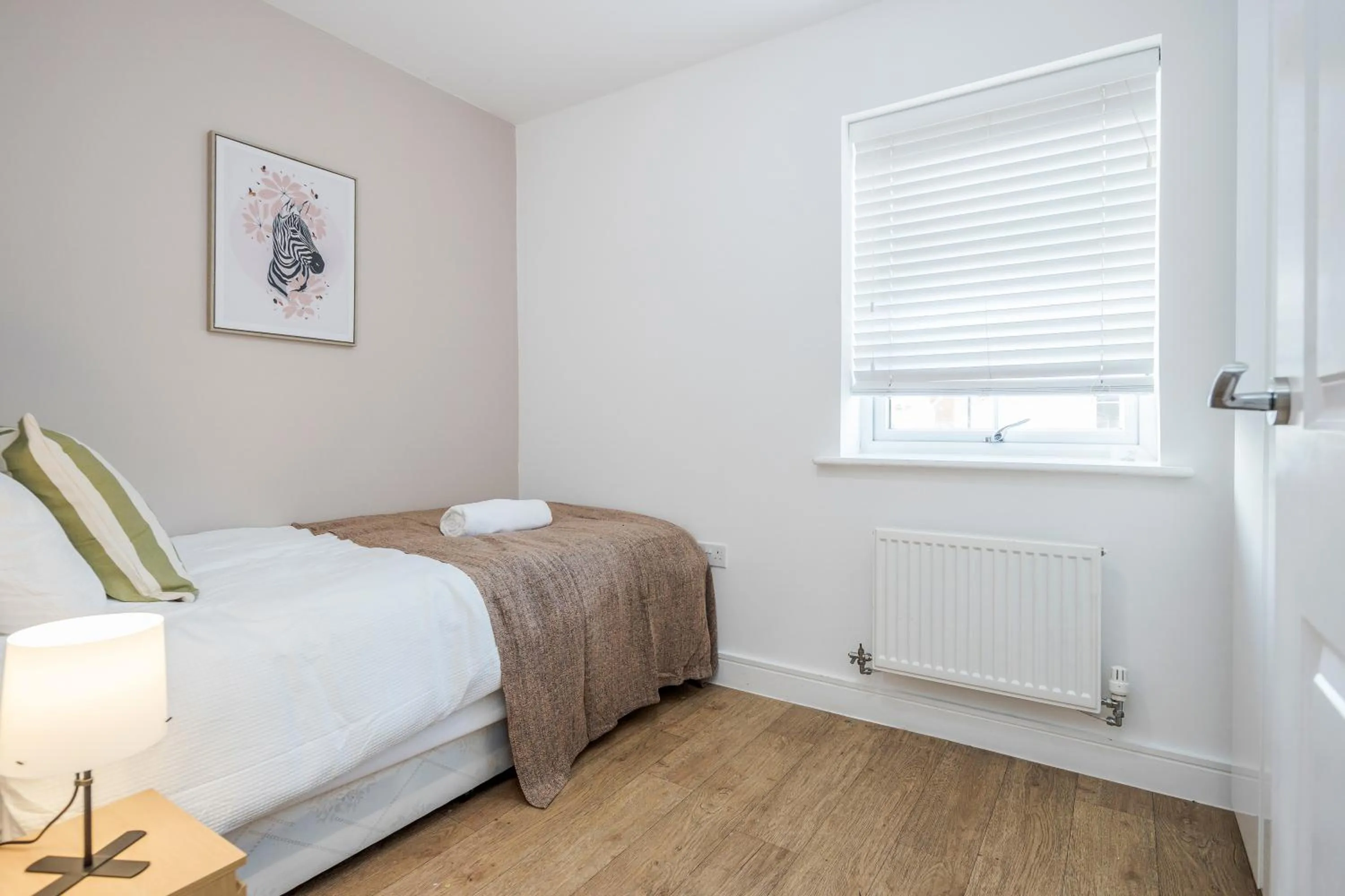 Bed in Spacious Stay I 5 BDR House with Modern Amenities I Parking I WiFi