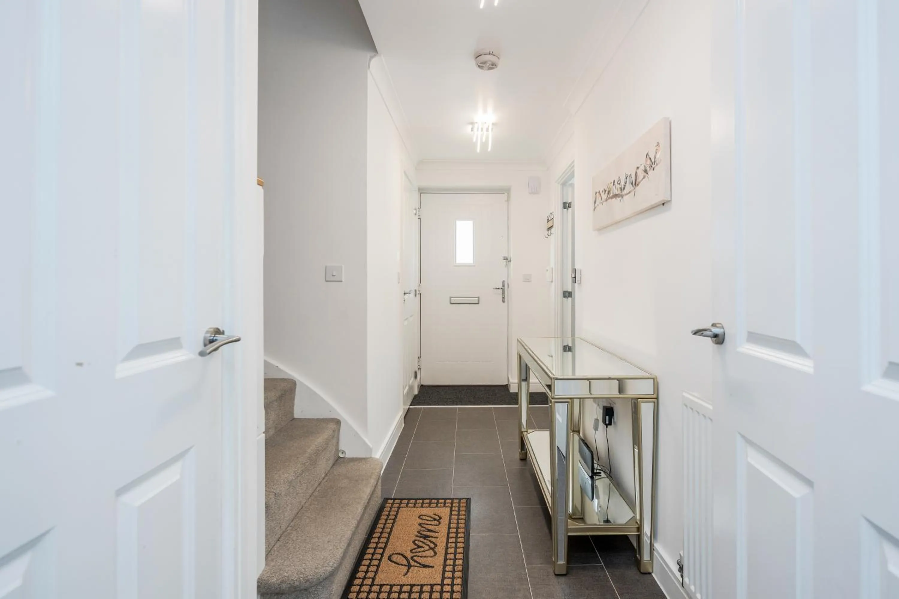 Property building in Spacious Stay I 5 BDR House with Modern Amenities I Parking I WiFi