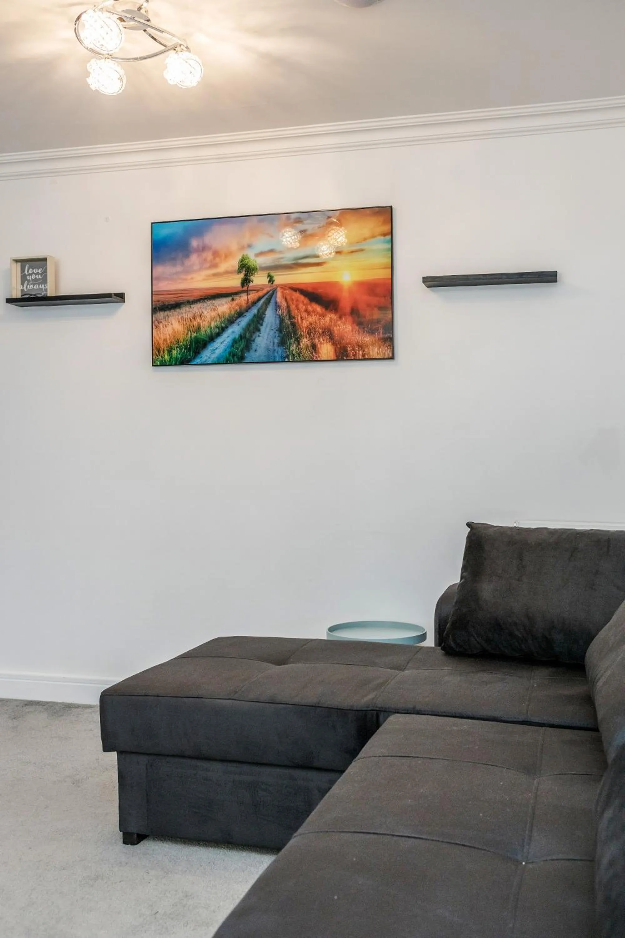 Seating area in Spacious Stay I 5 BDR House with Modern Amenities I Parking I WiFi