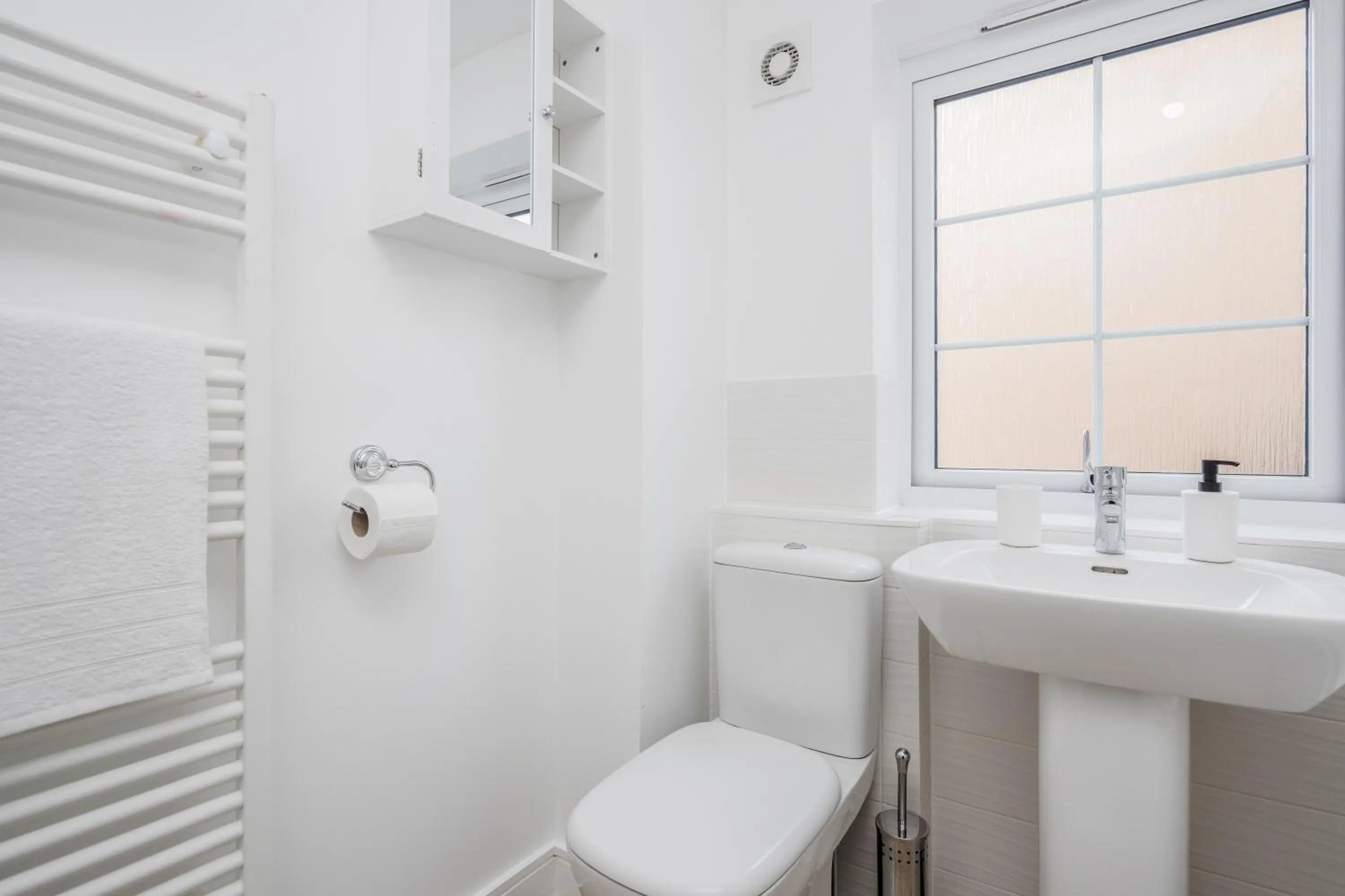 Toilet in Spacious Stay I 5 BDR House with Modern Amenities I Parking I WiFi