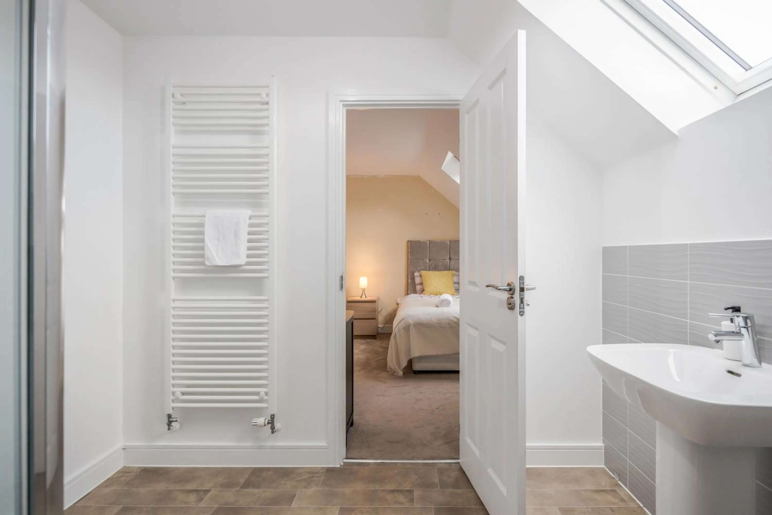 Bathroom in Spacious Stay I 5 BDR House with Modern Amenities I Parking I WiFi