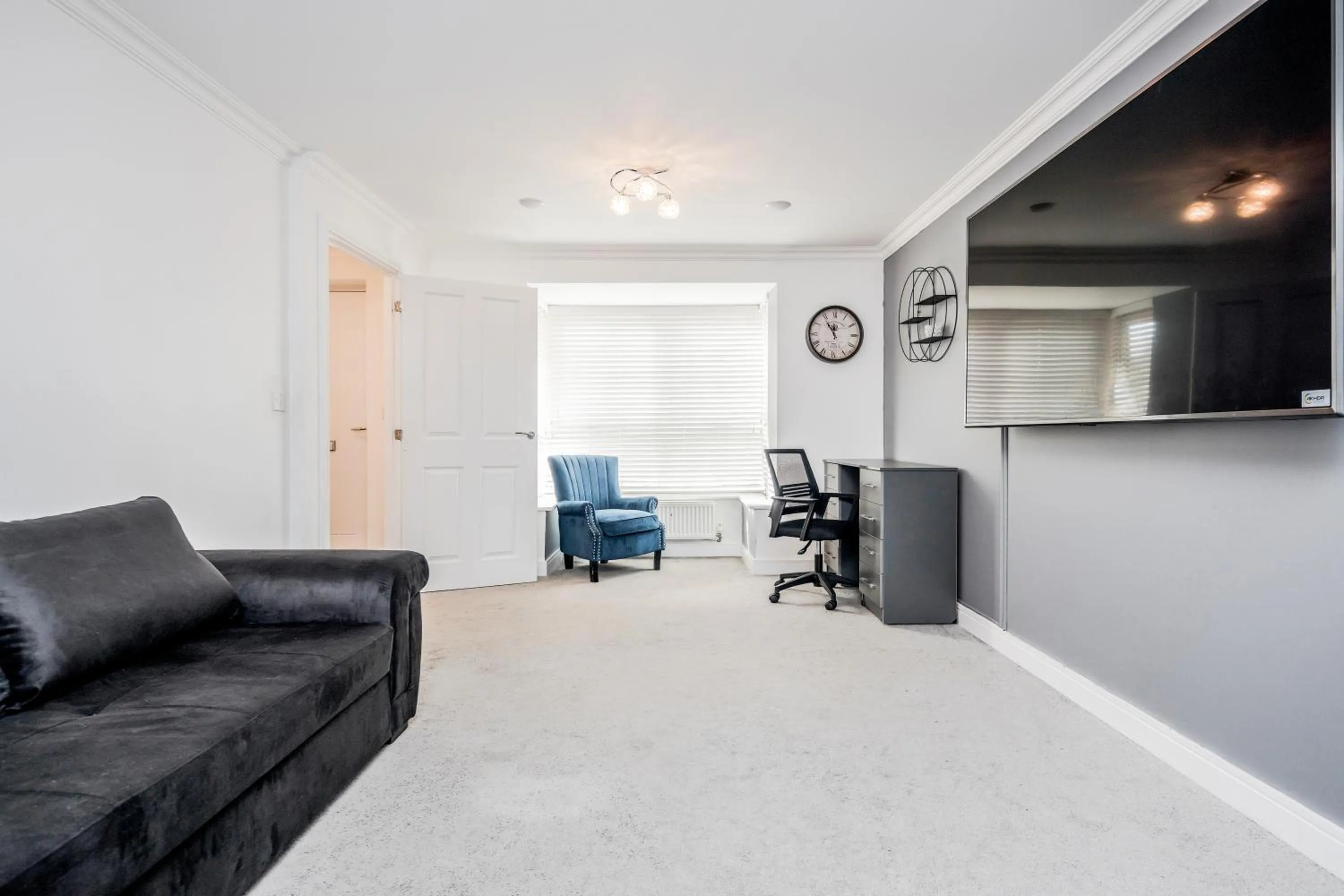 TV and multimedia in Spacious Stay I 5 BDR House with Modern Amenities I Parking I WiFi