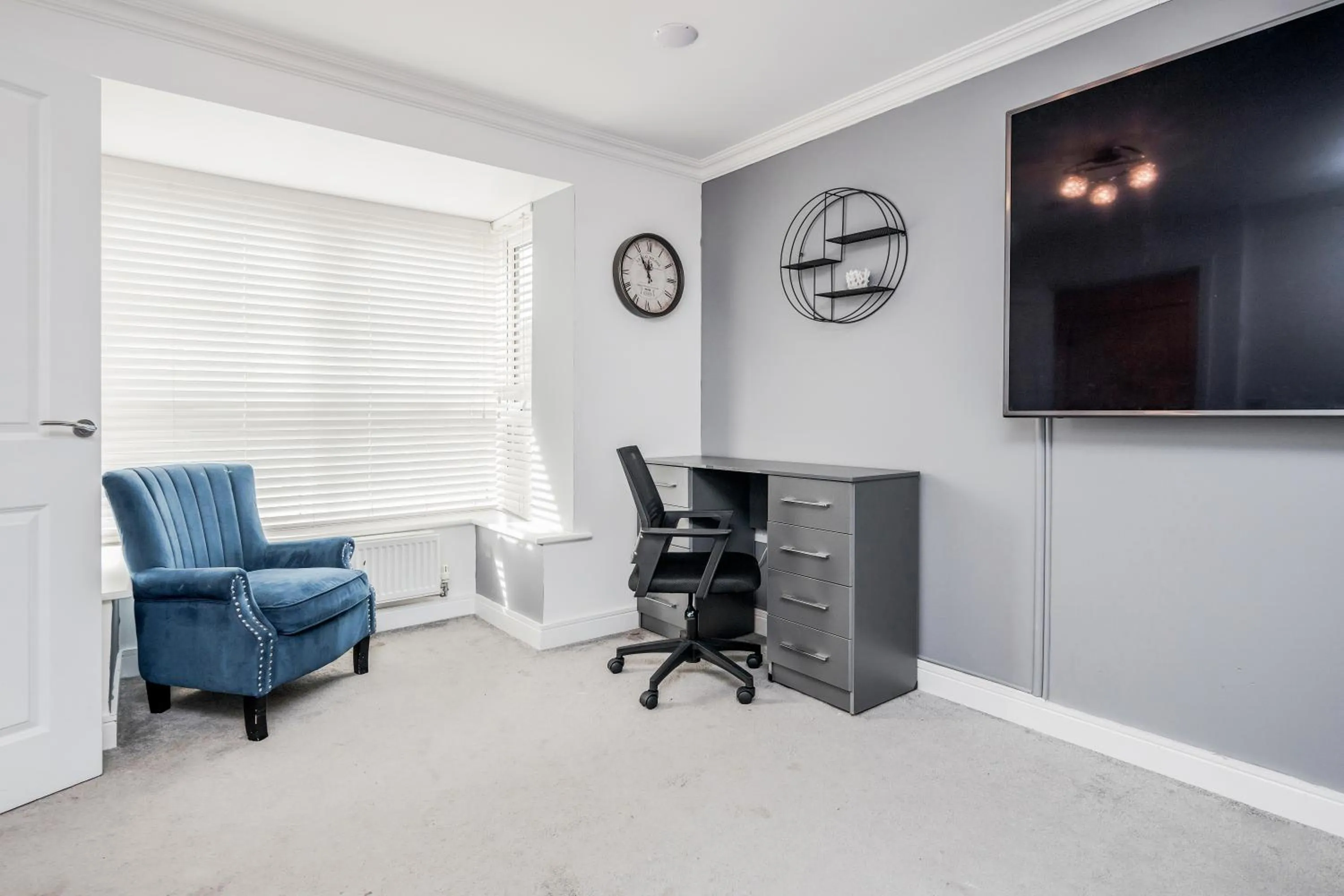 TV and multimedia in Spacious Stay I 5 BDR House with Modern Amenities I Parking I WiFi