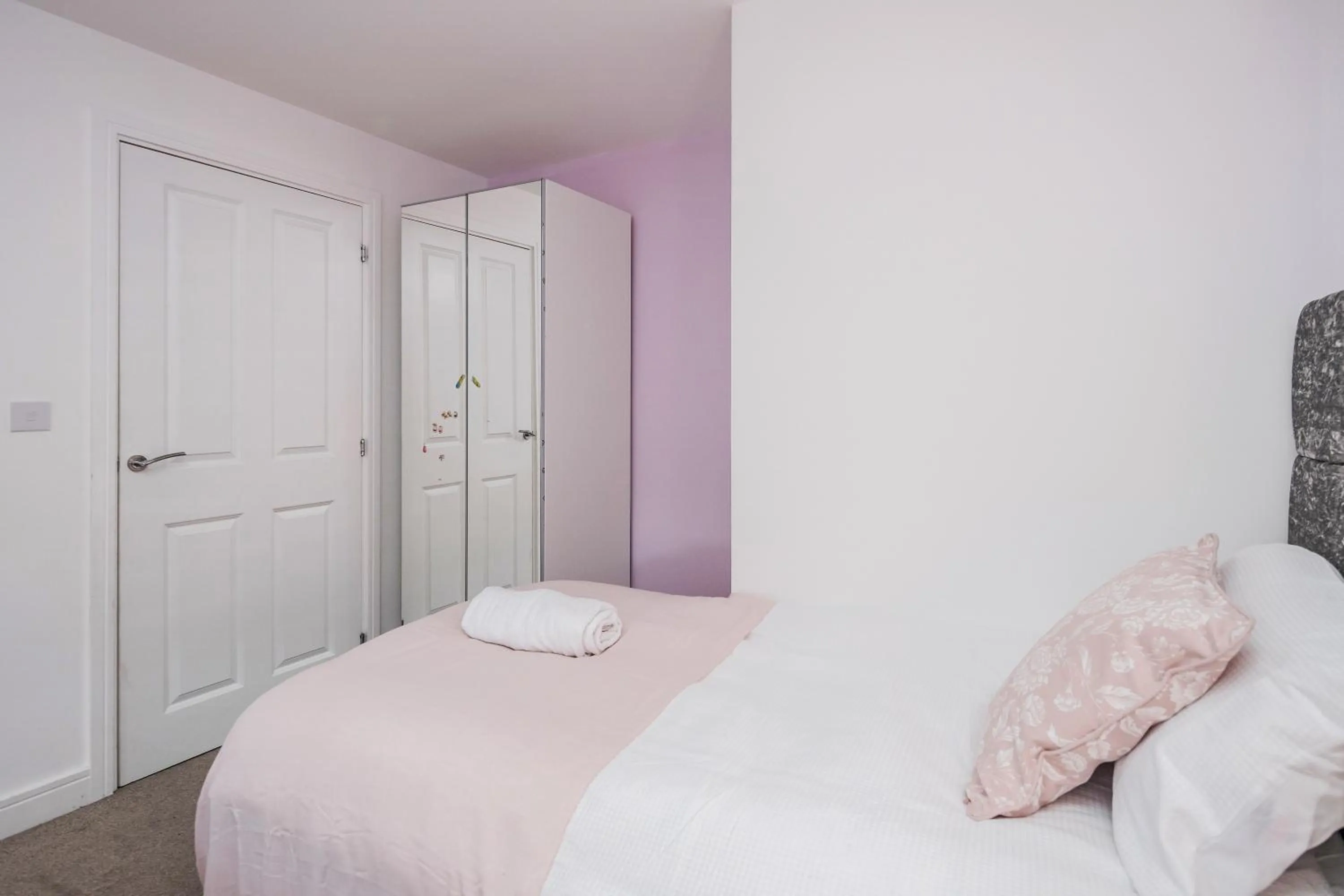 Bed in Spacious Stay I 5 BDR House with Modern Amenities I Parking I WiFi