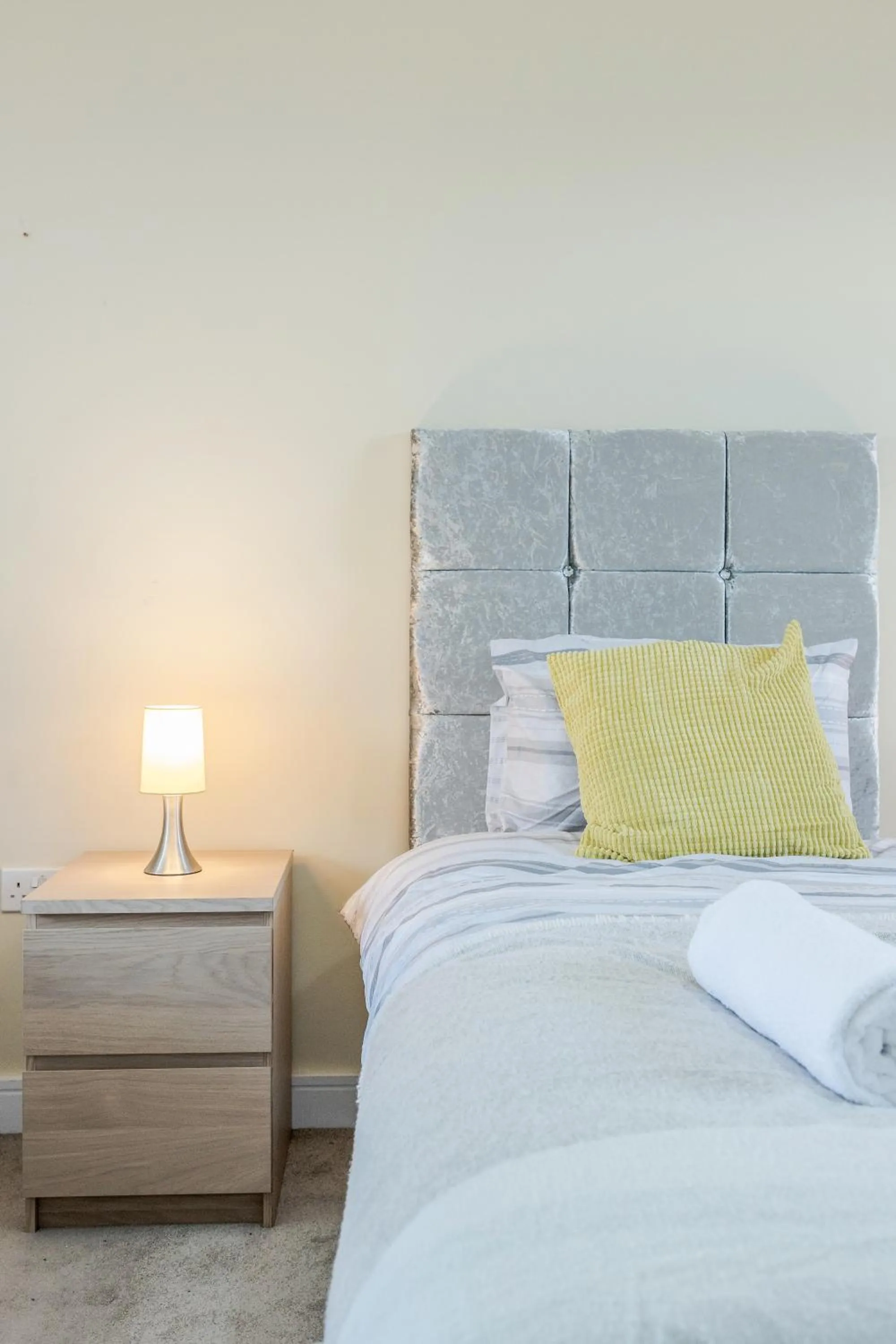 Bed in Spacious Stay I 5 BDR House with Modern Amenities I Parking I WiFi