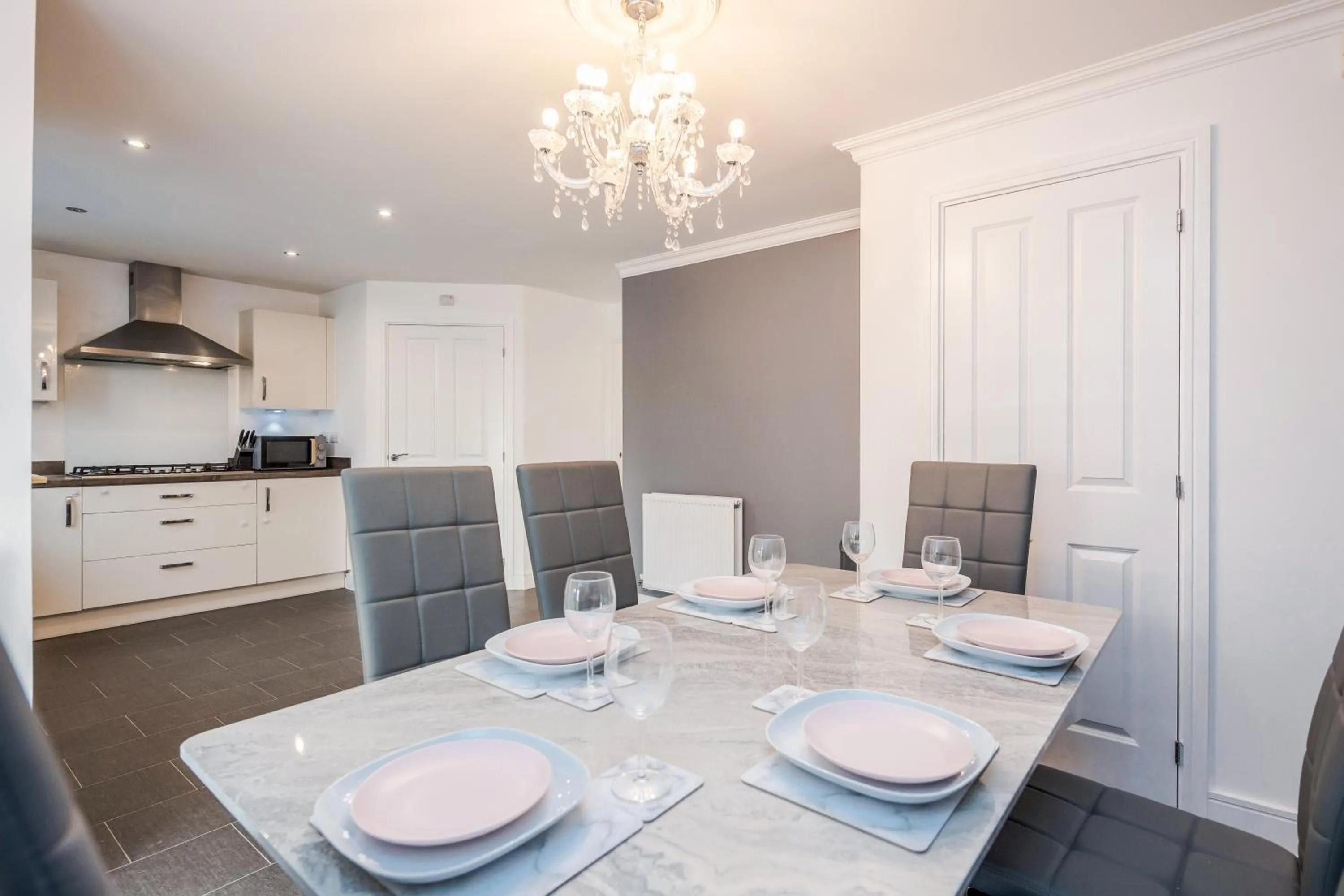 Kitchen or kitchenette in Spacious Stay I 5 BDR House with Modern Amenities I Parking I WiFi