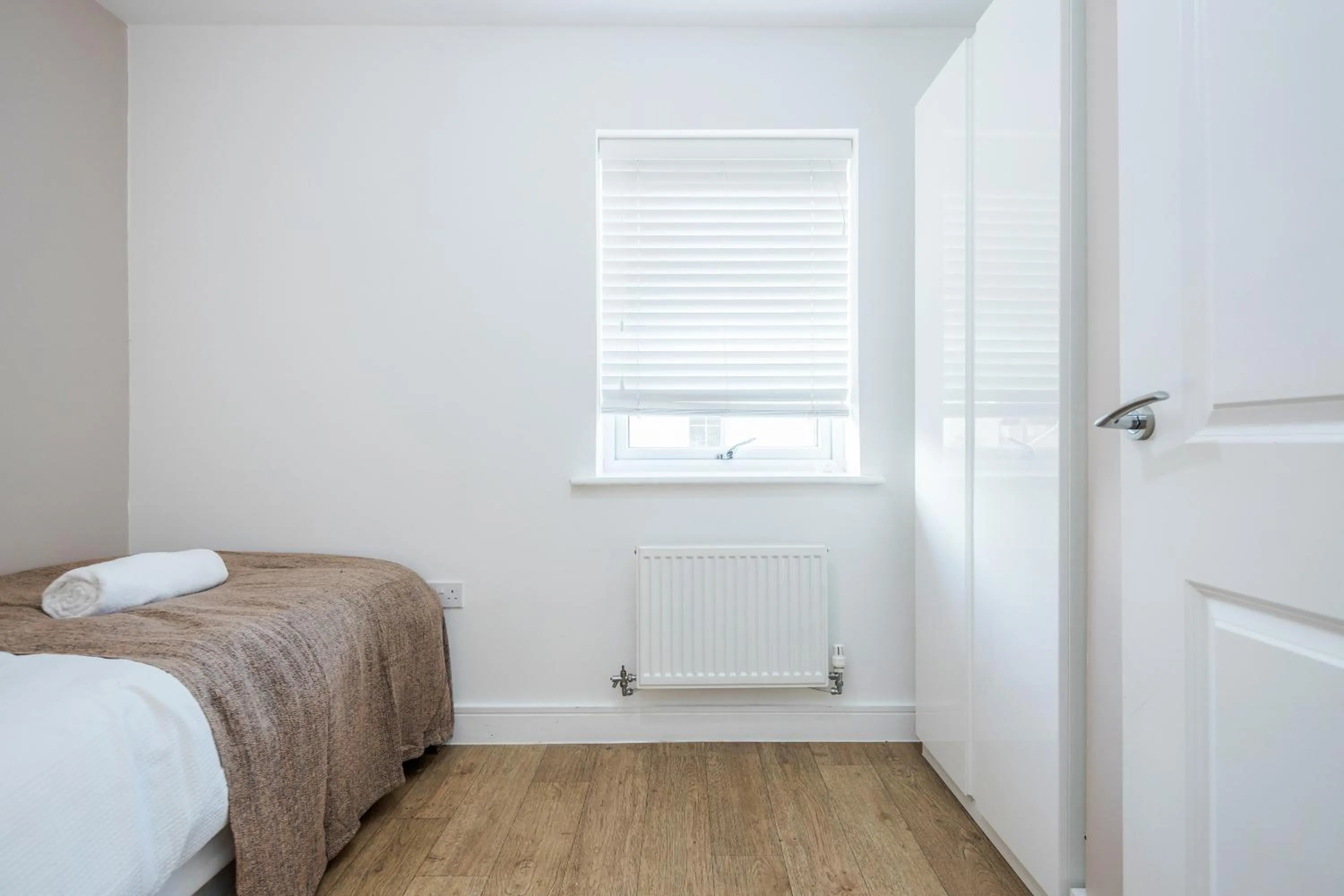 Bed in Spacious Stay I 5 BDR House with Modern Amenities I Parking I WiFi