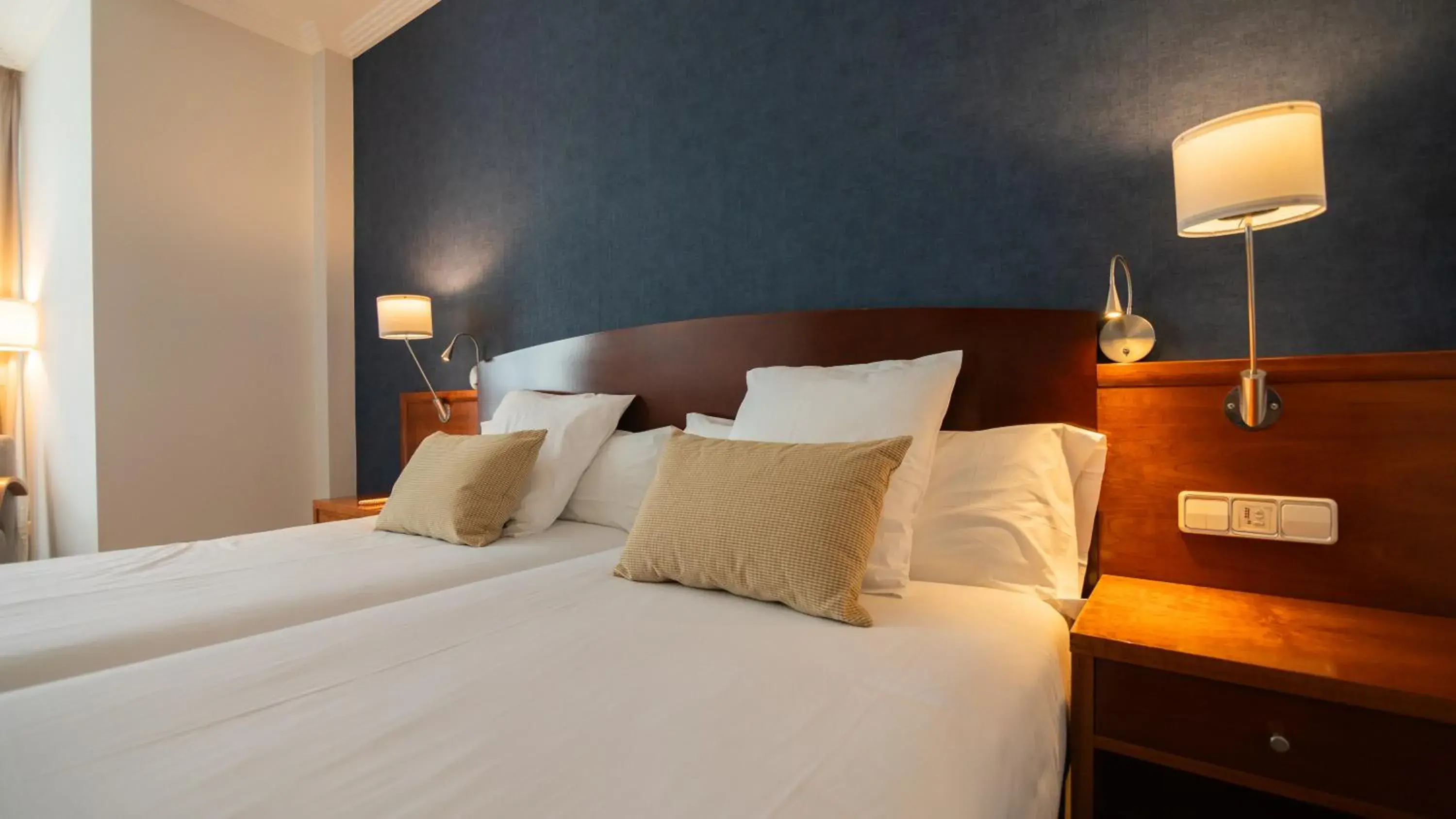 Triple Room (3 Adults) with Spa Access in Hotel Spa Galatea Triple Room (3 Adults) with Spa Access in Hotel Spa Galatea