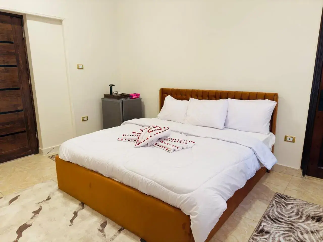 Deluxe Double Room with Balcony in Hur Pyramids Inn Deluxe Double Room with Balcony in Hur Pyramids Inn
