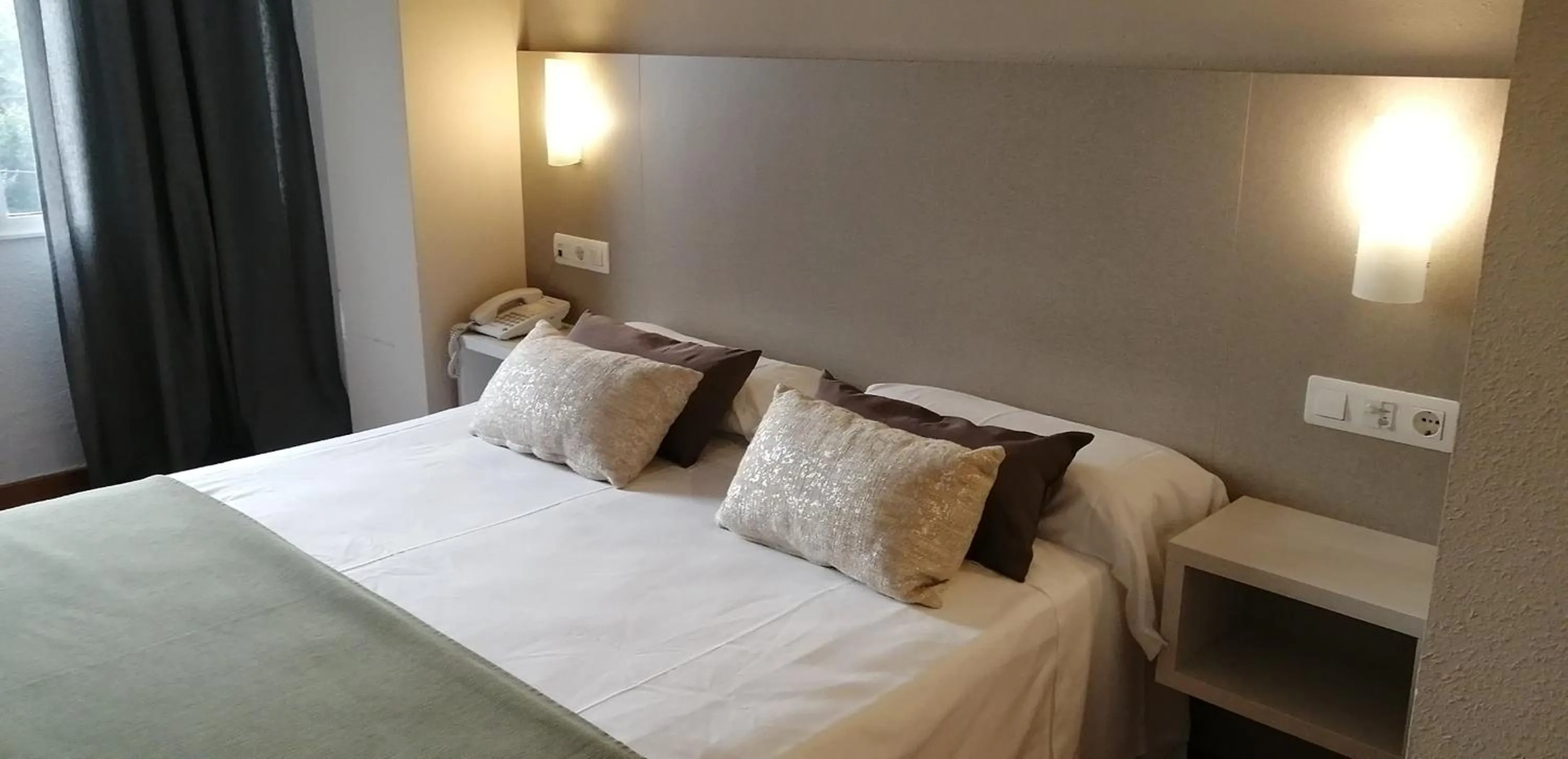 Bed in Duerming Villa De Sarria Hotel