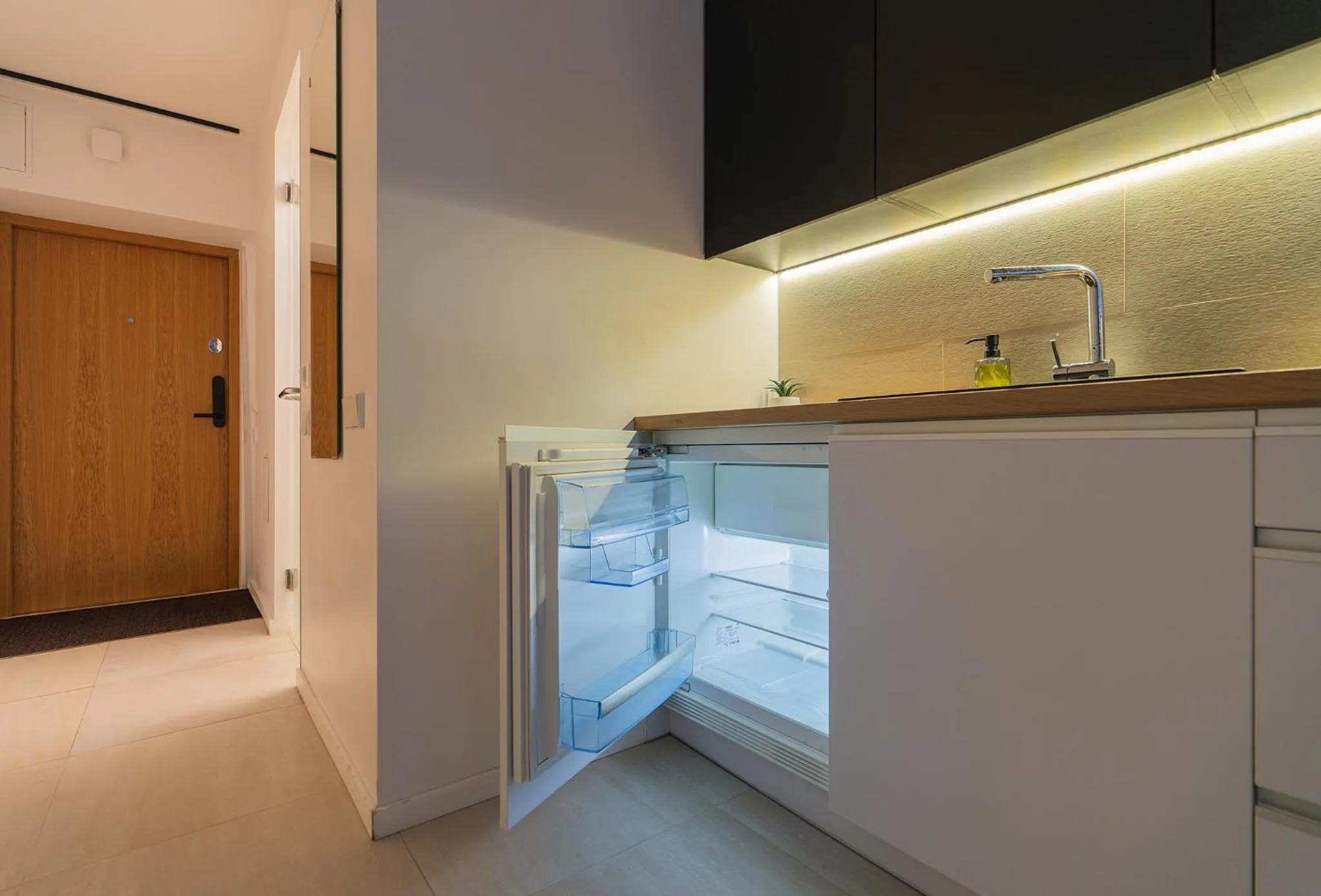 Kitchen or kitchenette in Gynėjų Self Check-in Apartments - Lollo Stay