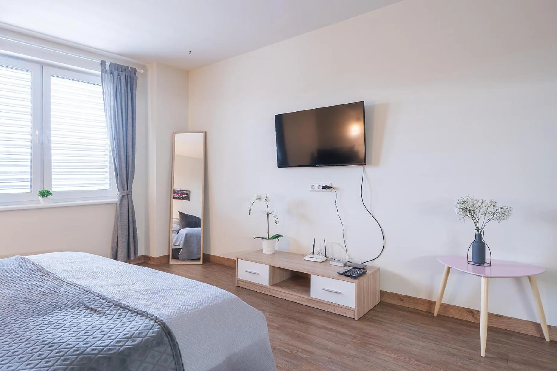 TV and multimedia, Bed in Gynėjų Self Check-in Apartments - Lollo Stay