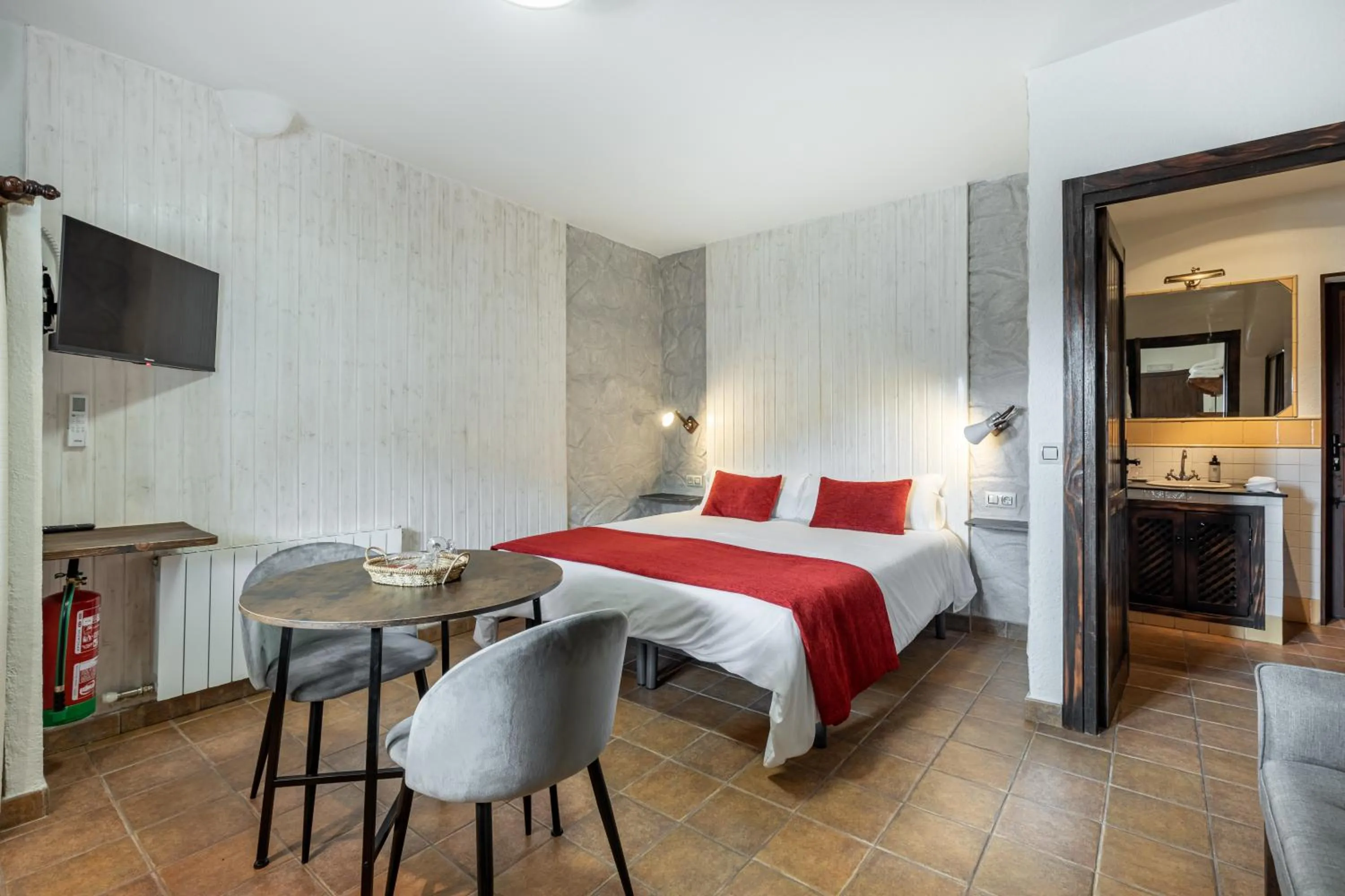 Photo of the whole room, Bed in Turismo Rural & SPA El Cercado